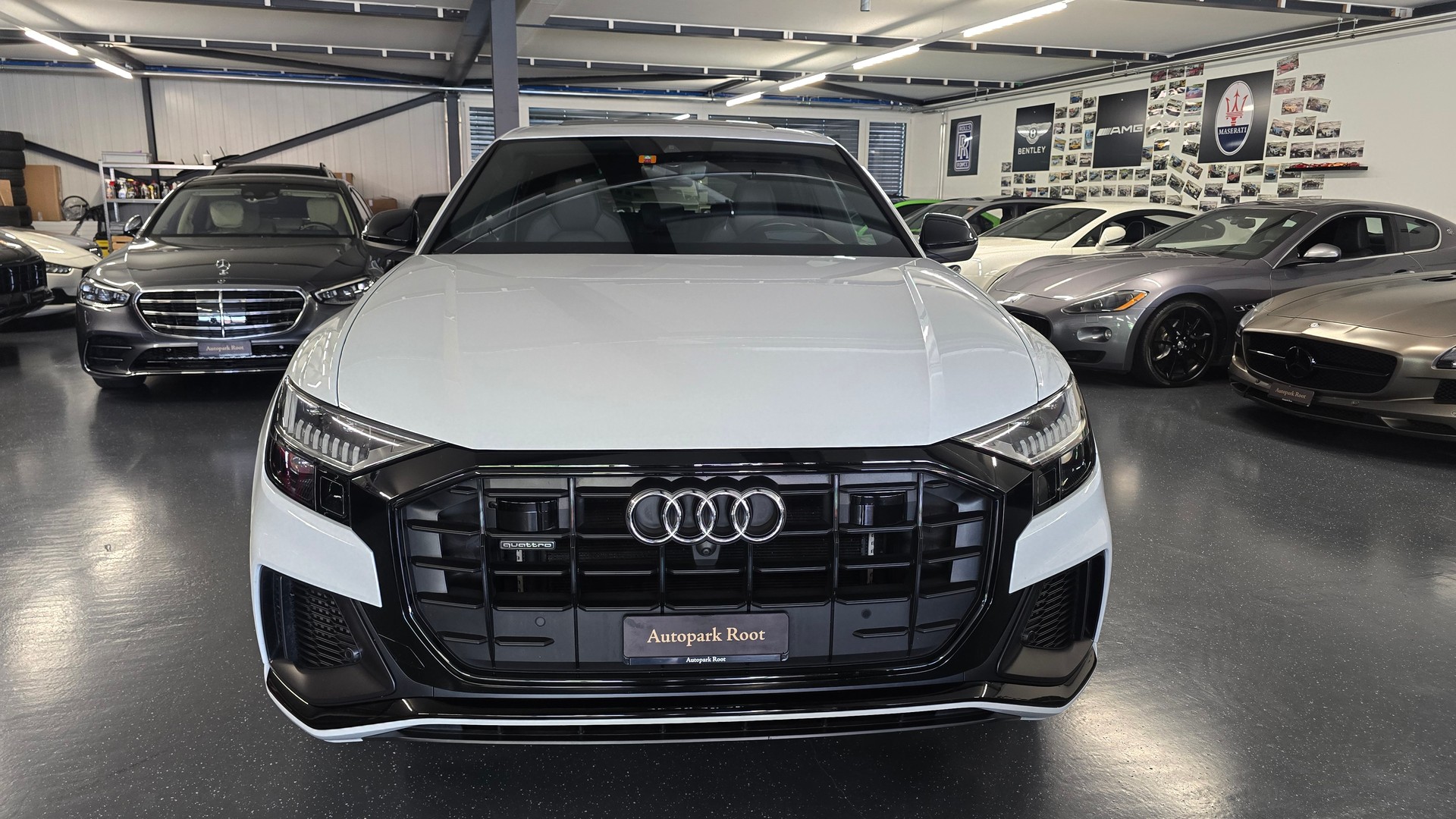 AUDI Q8 60 S Line TFSI e quattro PHEV tiptronic-image-10