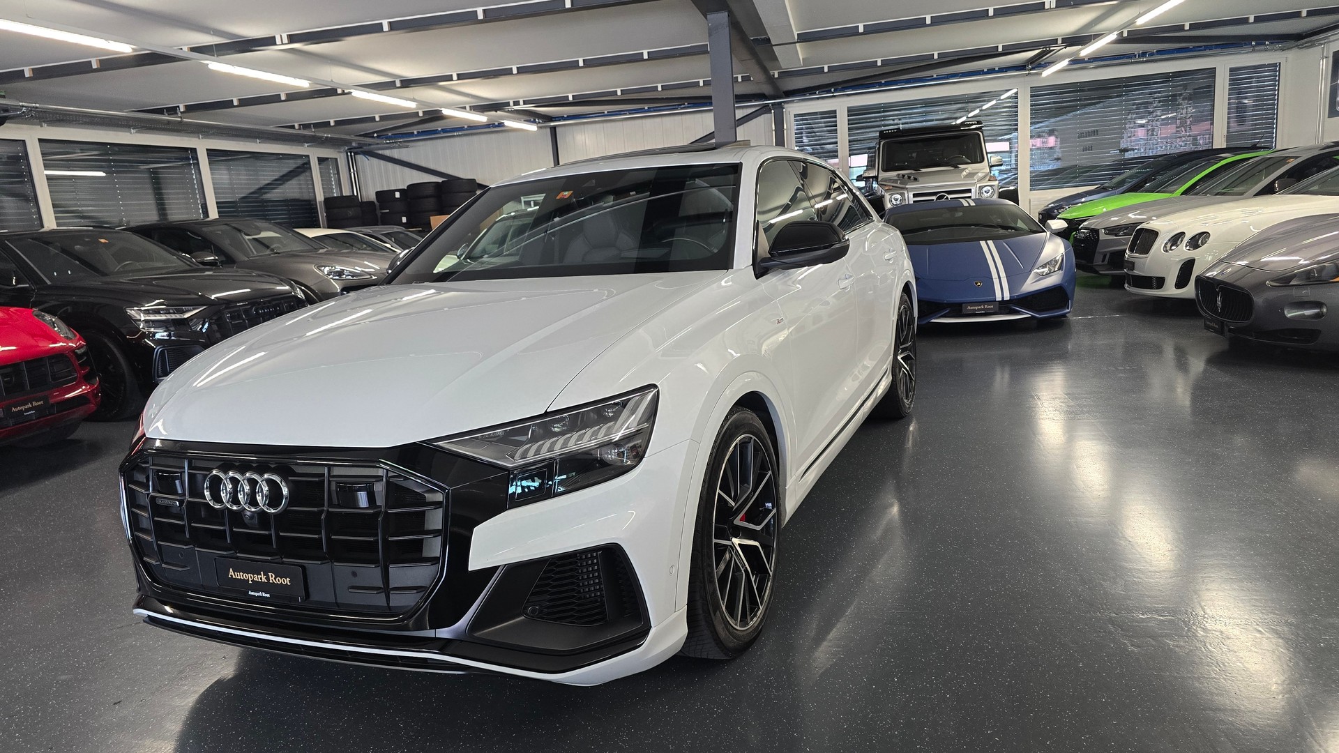 AUDI Q8 60 S Line TFSI e quattro PHEV tiptronic-image-9