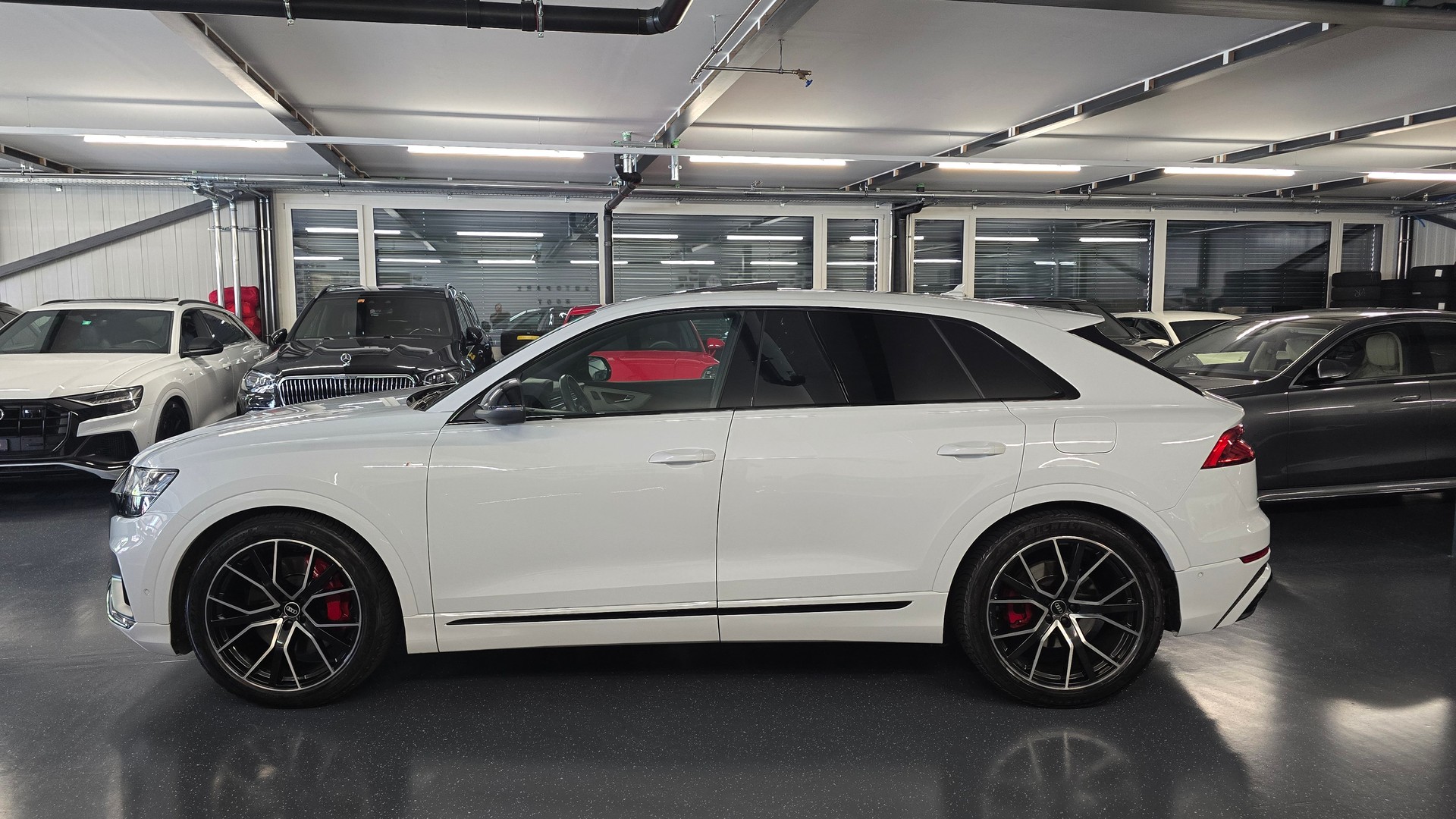 AUDI Q8 60 S Line TFSI e quattro PHEV tiptronic-image-7