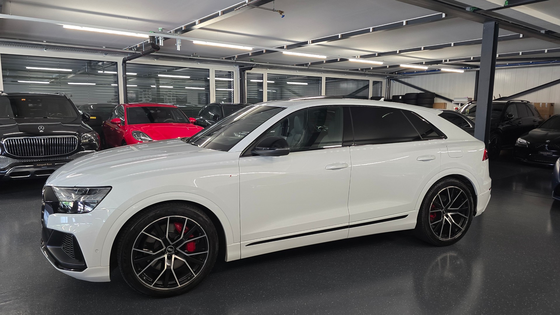 AUDI Q8 60 S Line TFSI e quattro PHEV tiptronic-image-8