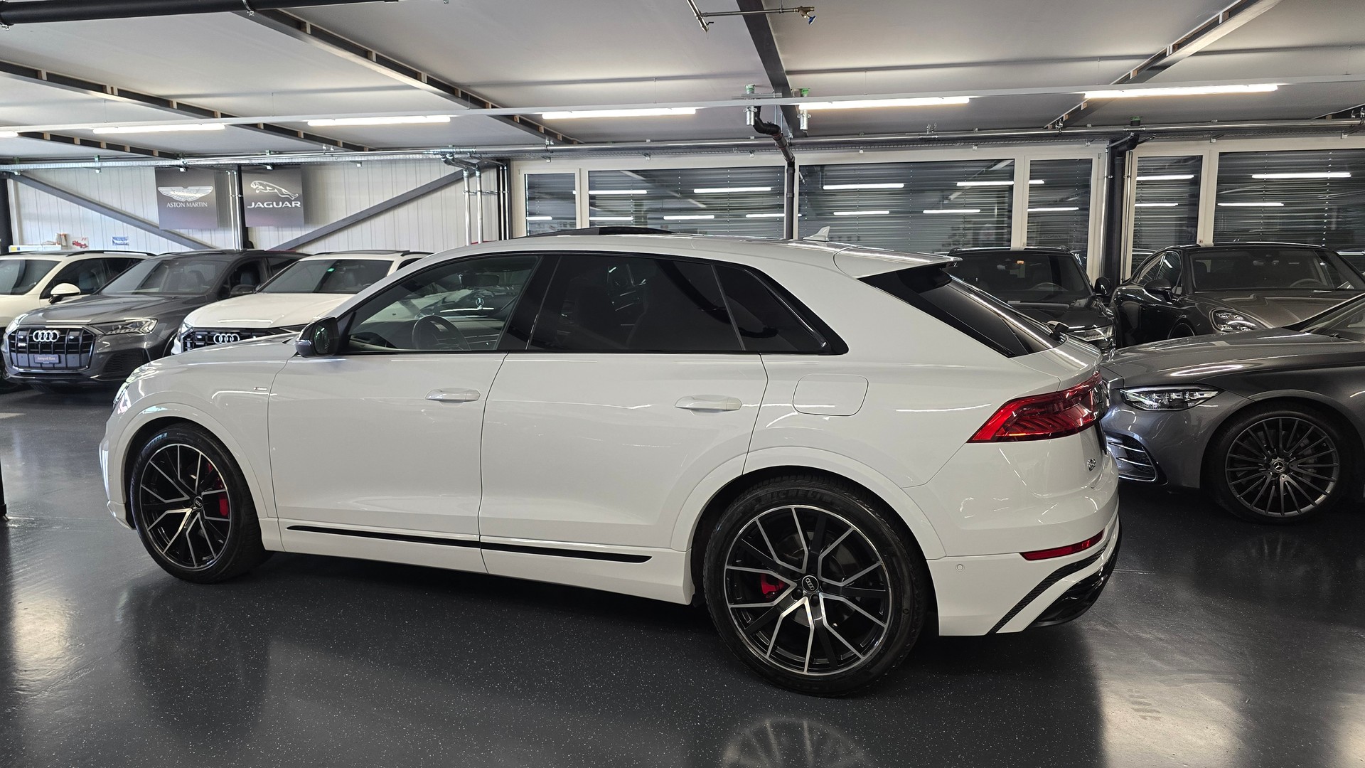 AUDI Q8 60 S Line TFSI e quattro PHEV tiptronic-image-6