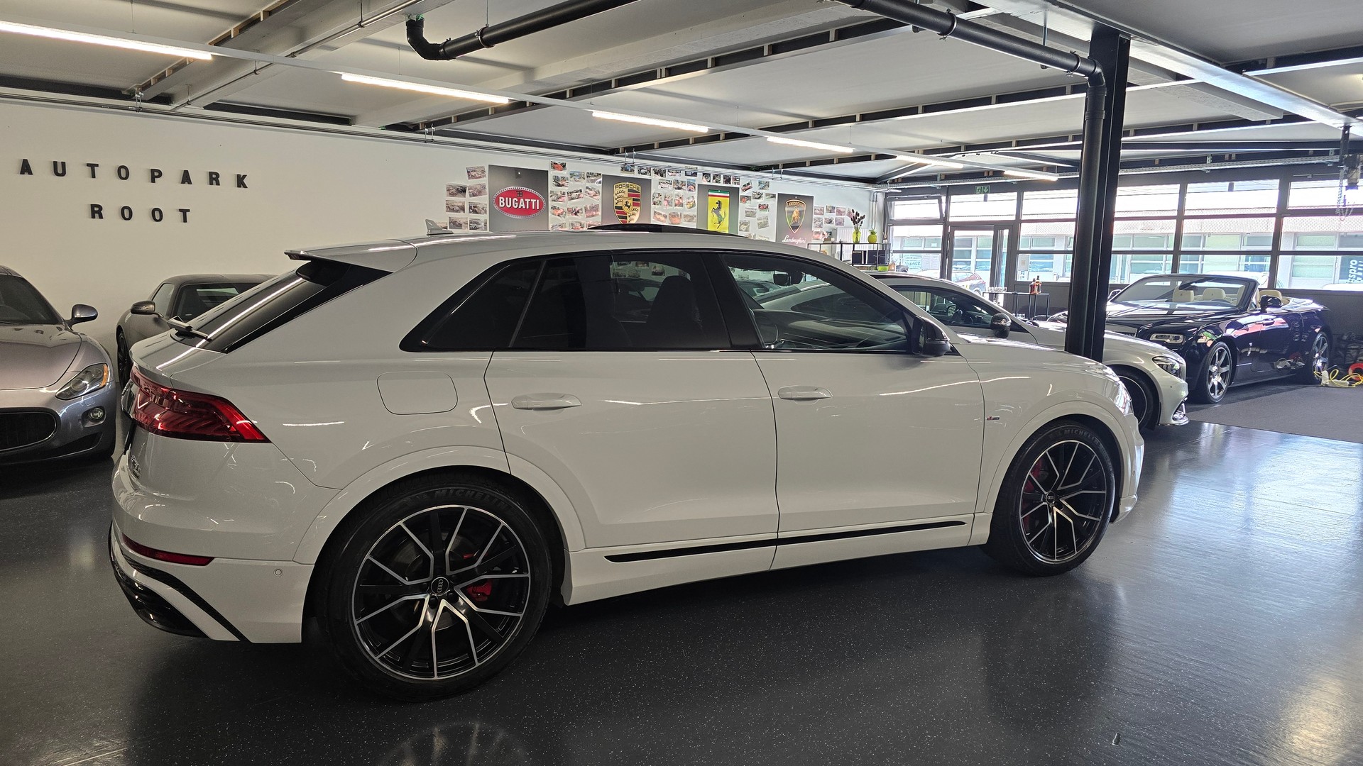 AUDI Q8 60 S Line TFSI e quattro PHEV tiptronic-image-3