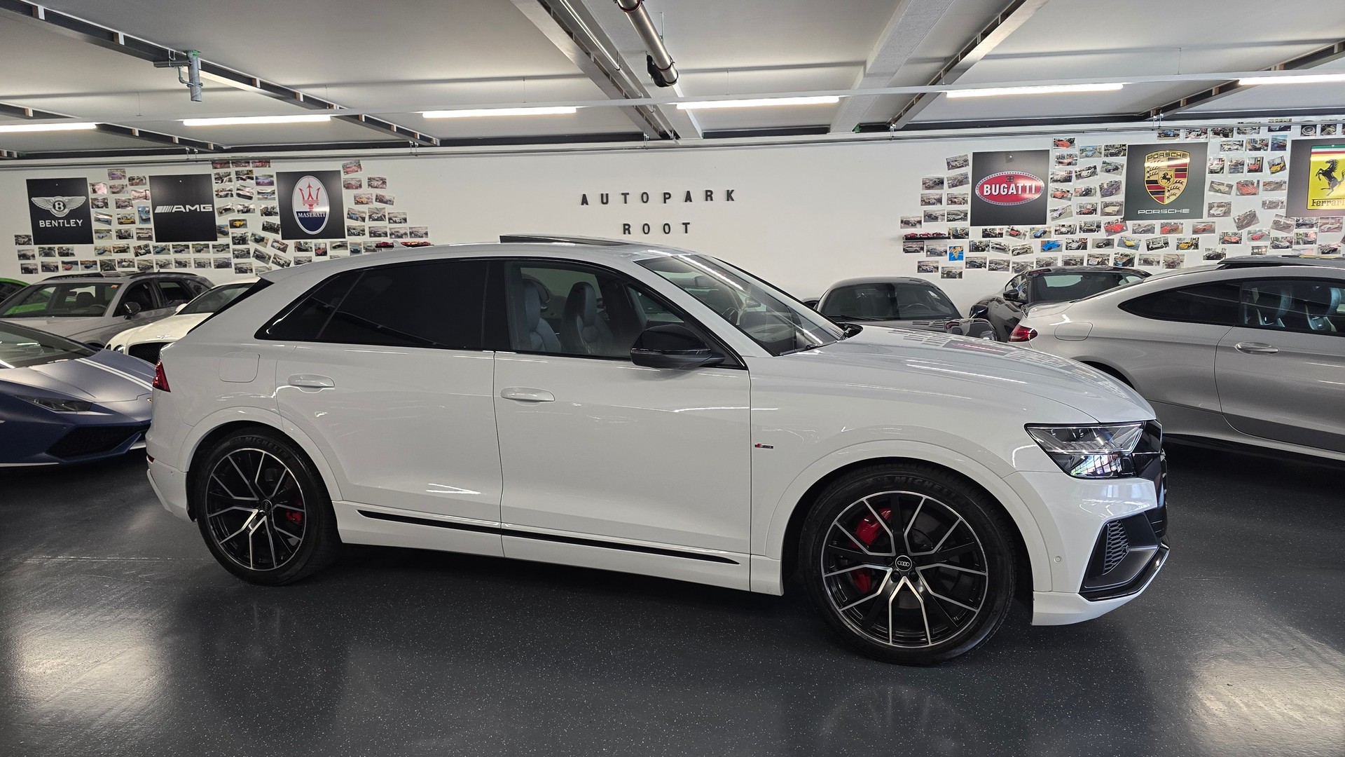 AUDI Q8 60 S Line TFSI e quattro PHEV tiptronic-image-2