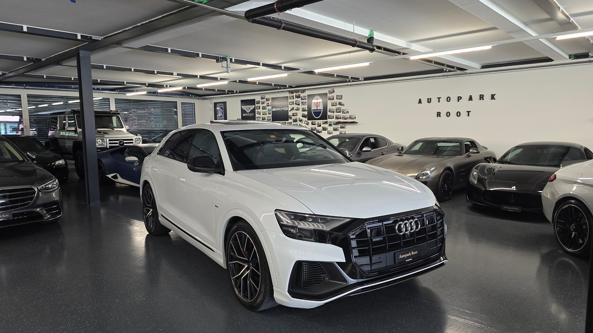 AUDI Q8 60 S Line TFSI e quattro PHEV tiptronic-image-0