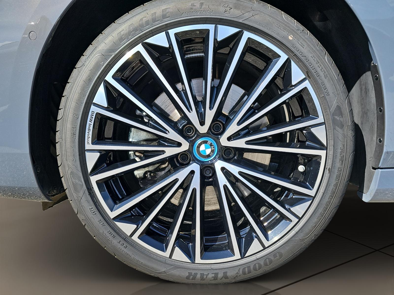 BMW 🆕 230e xDrive Active Tourer (CH)⛽+🔌-image-10