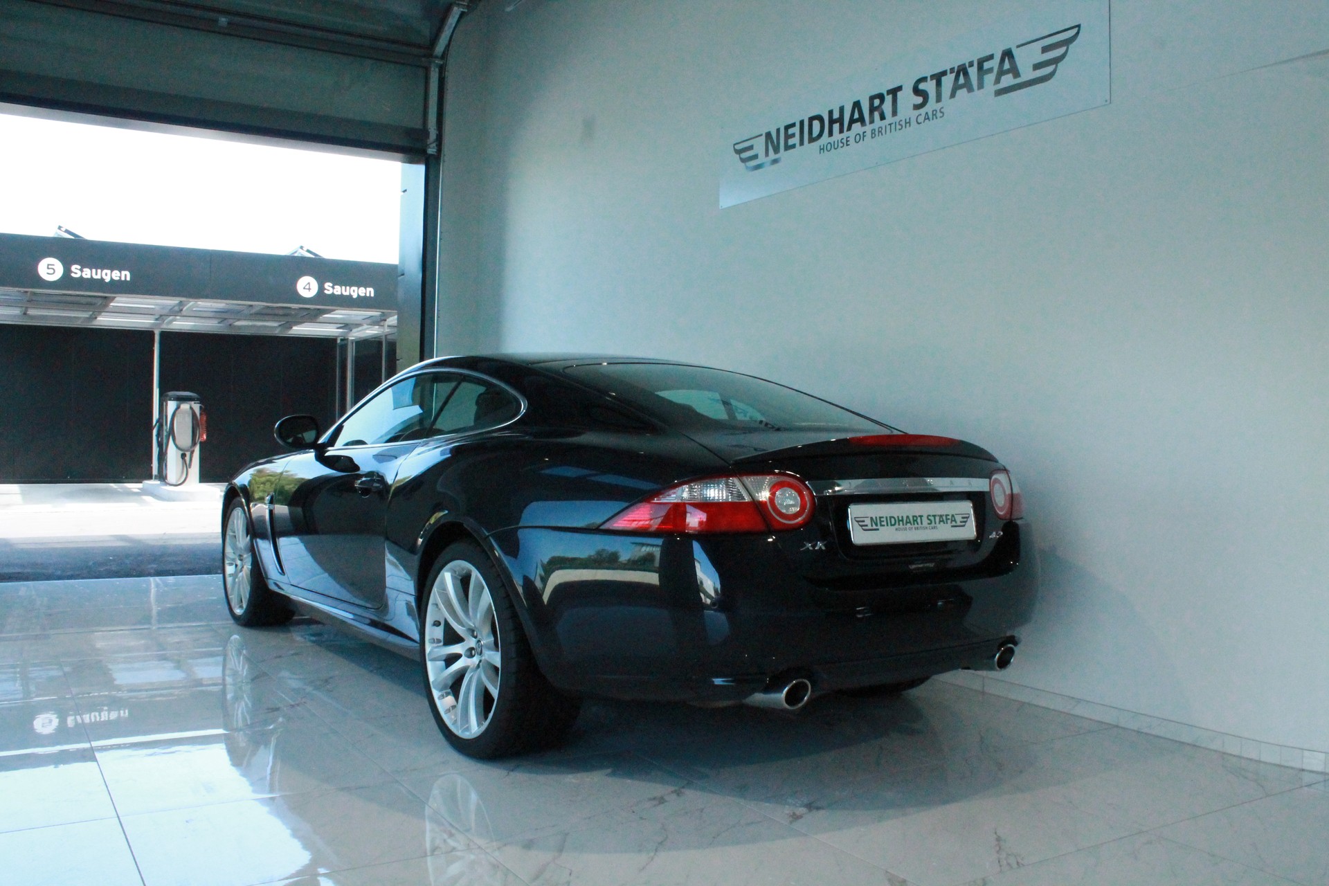JAGUAR XK 4.2 V8 Automatic-image-1