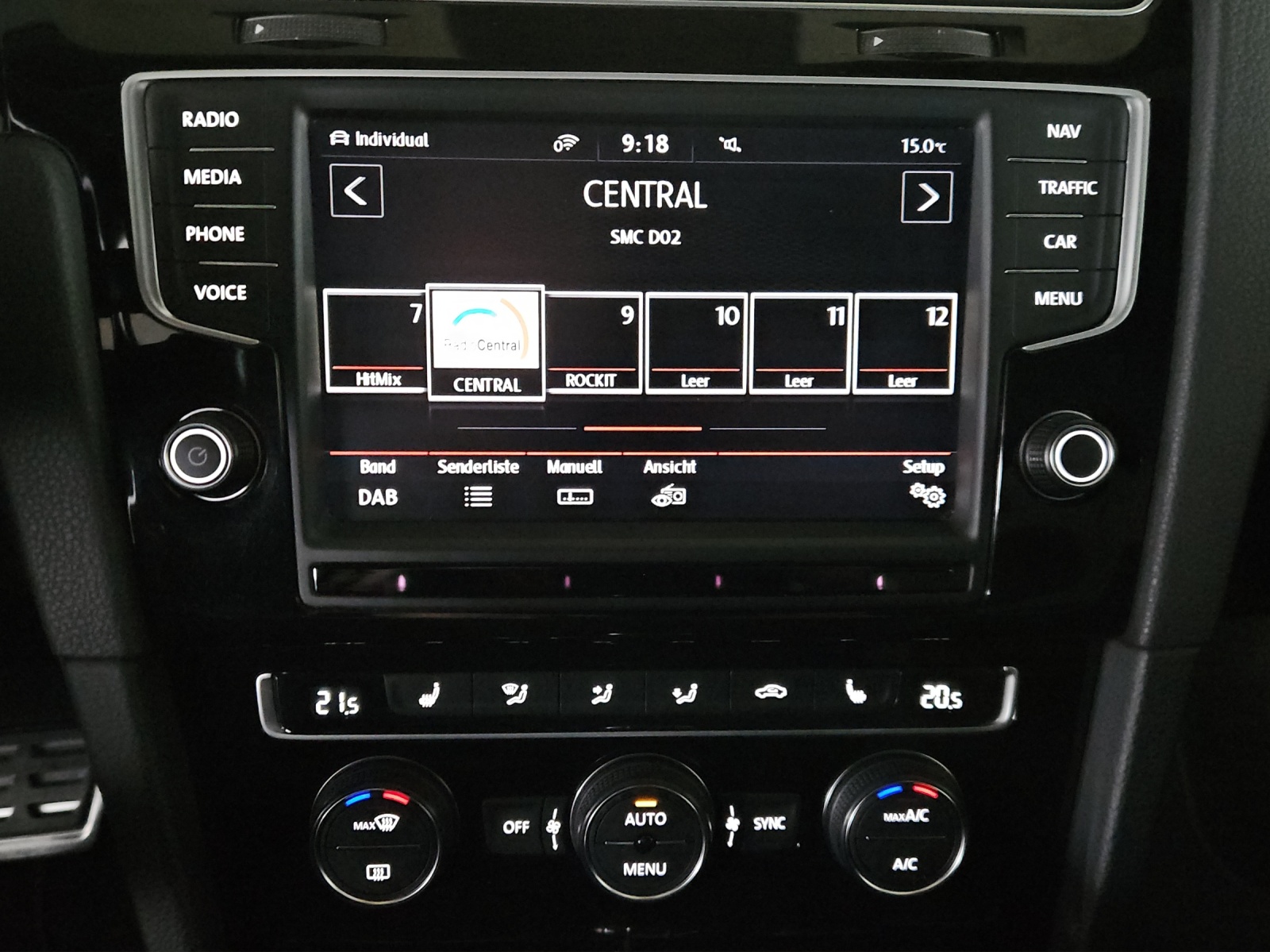VW Golf Variant 2.0 TSI R 4 Motion DSG-image-15