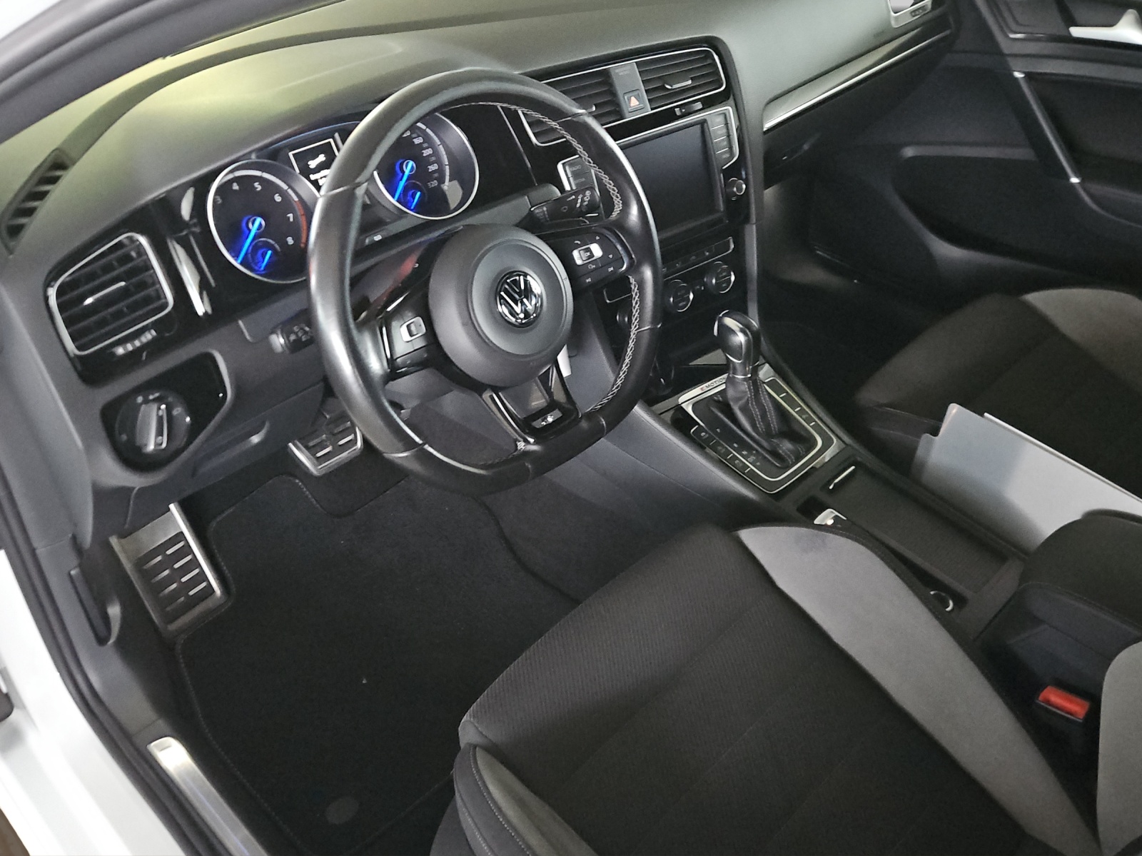 VW Golf Variant 2.0 TSI R 4 Motion DSG-image-6