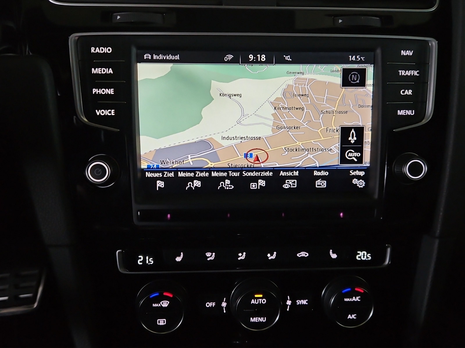 VW Golf Variant 2.0 TSI R 4 Motion DSG-image-13