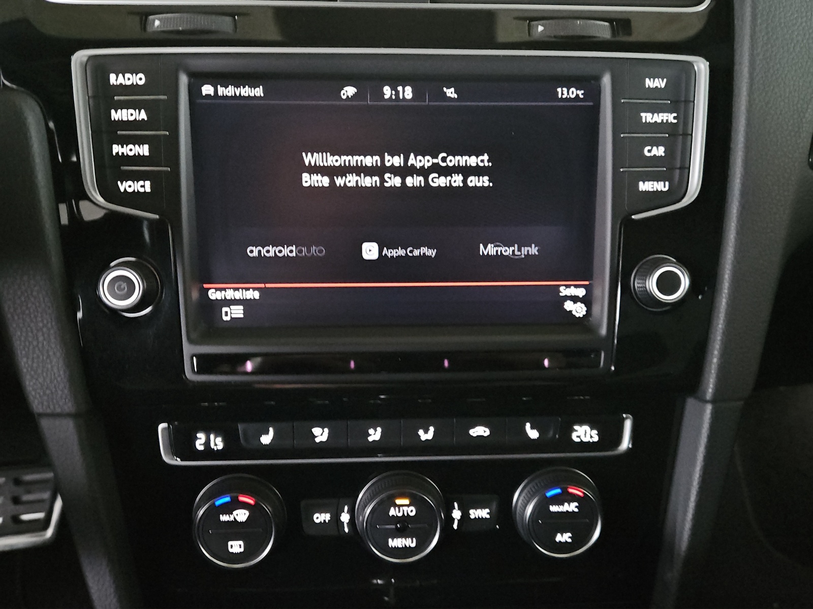 VW Golf Variant 2.0 TSI R 4 Motion DSG-image-19