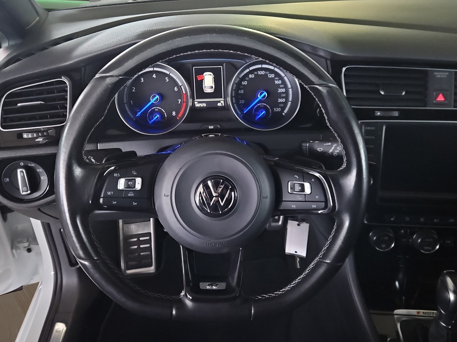 VW Golf Variant 2.0 TSI R 4 Motion DSG-image-11