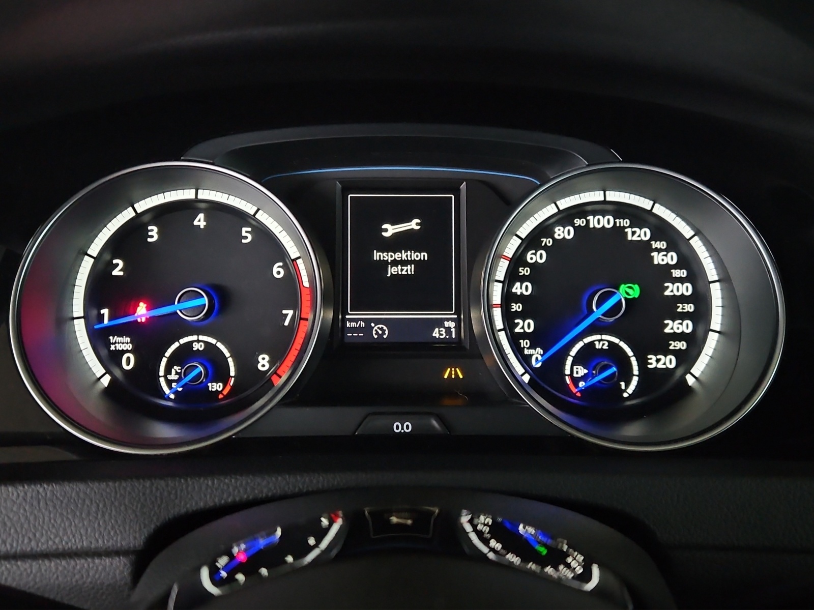 VW Golf Variant 2.0 TSI R 4 Motion DSG-image-12