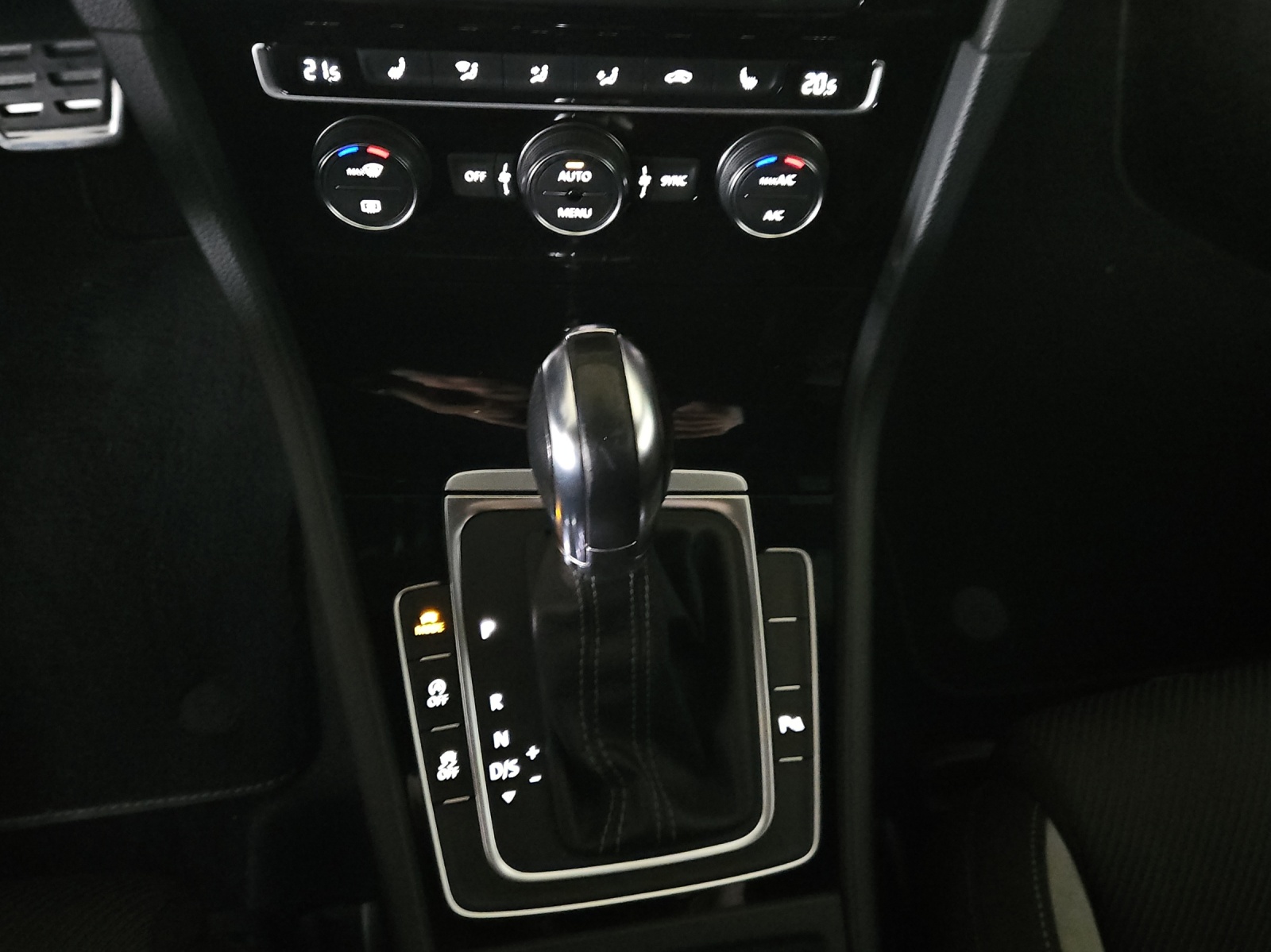 VW Golf Variant 2.0 TSI R 4 Motion DSG-image-20