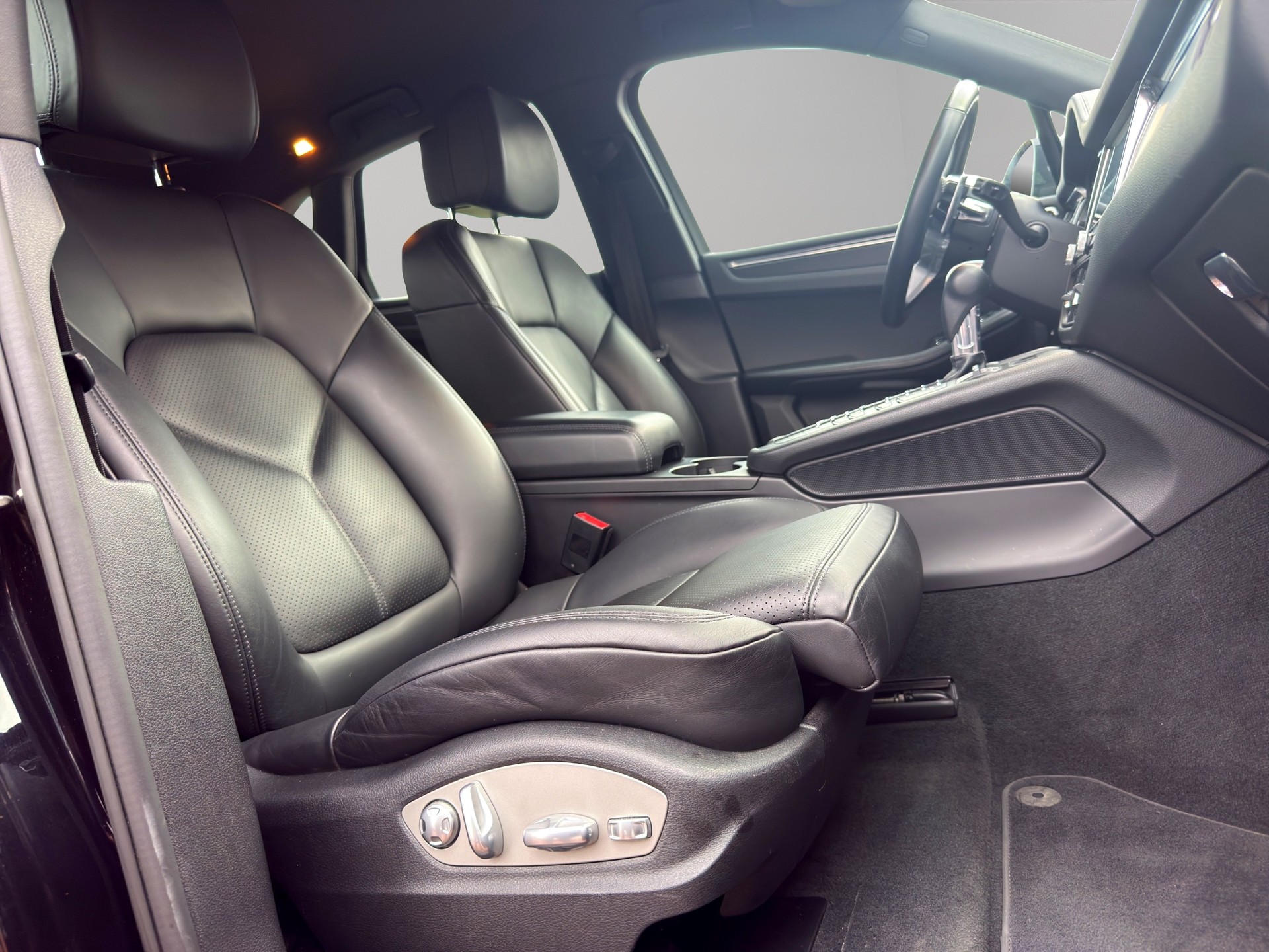 PORSCHE Macan PDK-image-12