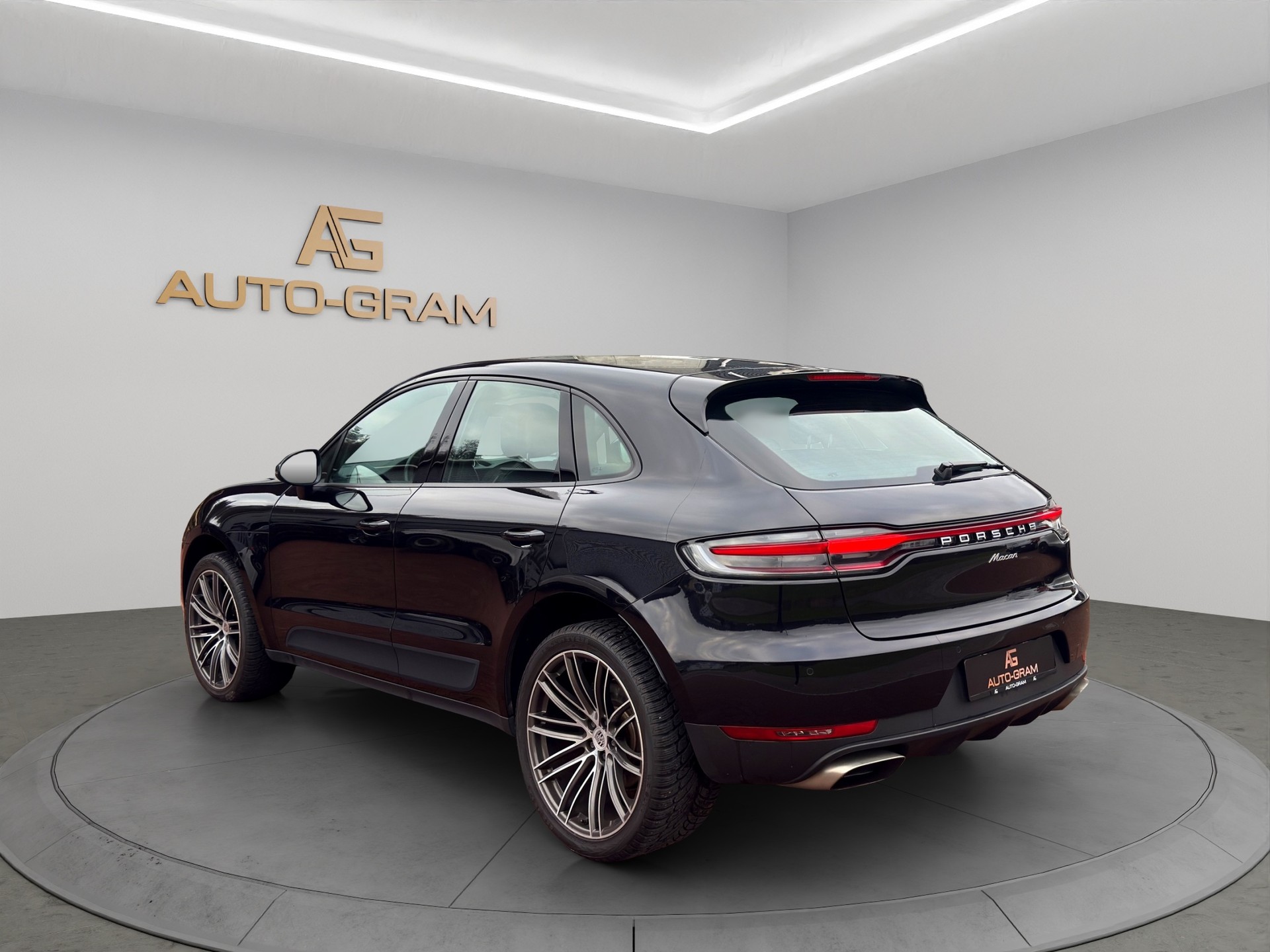 PORSCHE Macan PDK-image-2