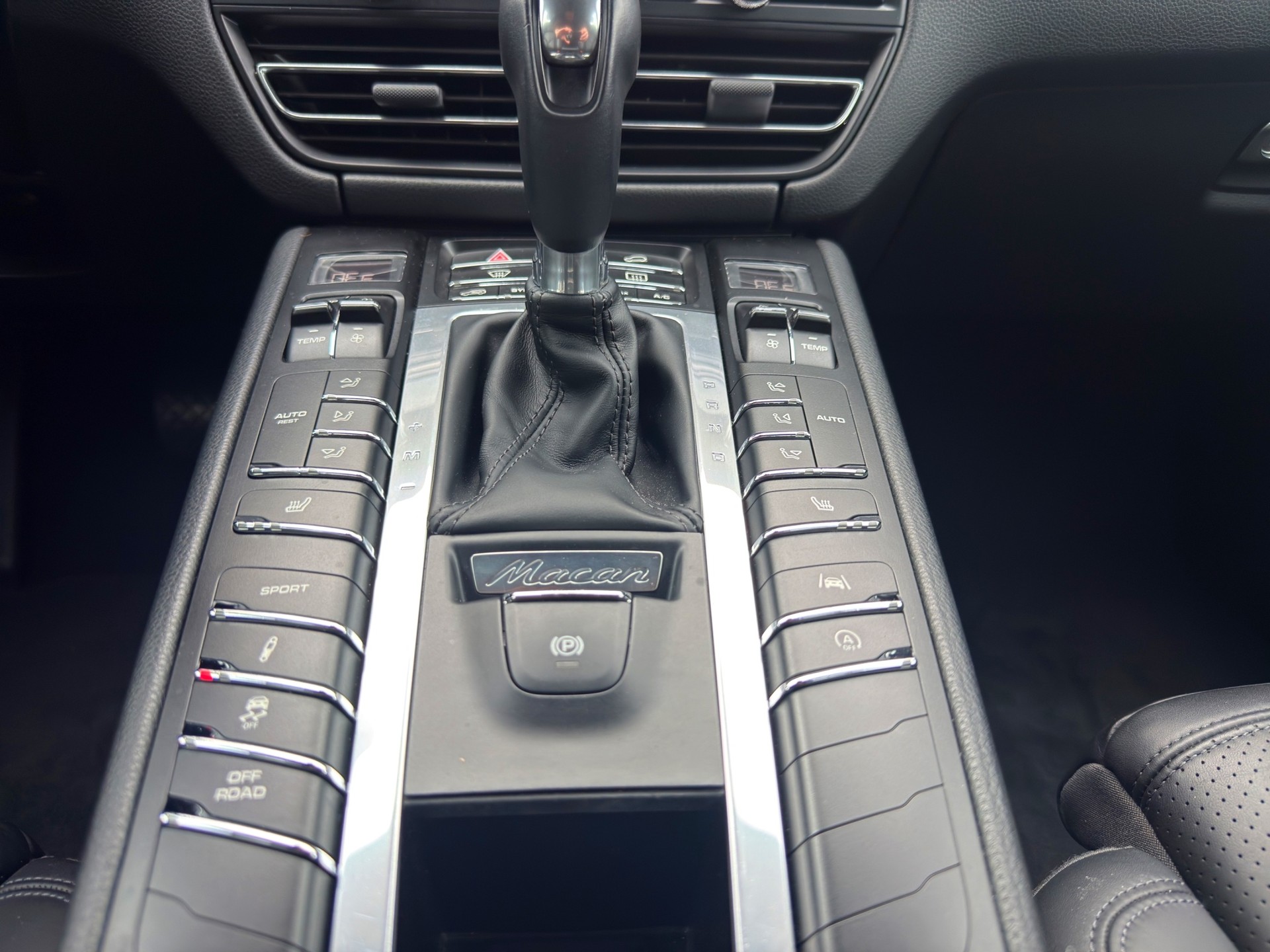 PORSCHE Macan PDK-image-18