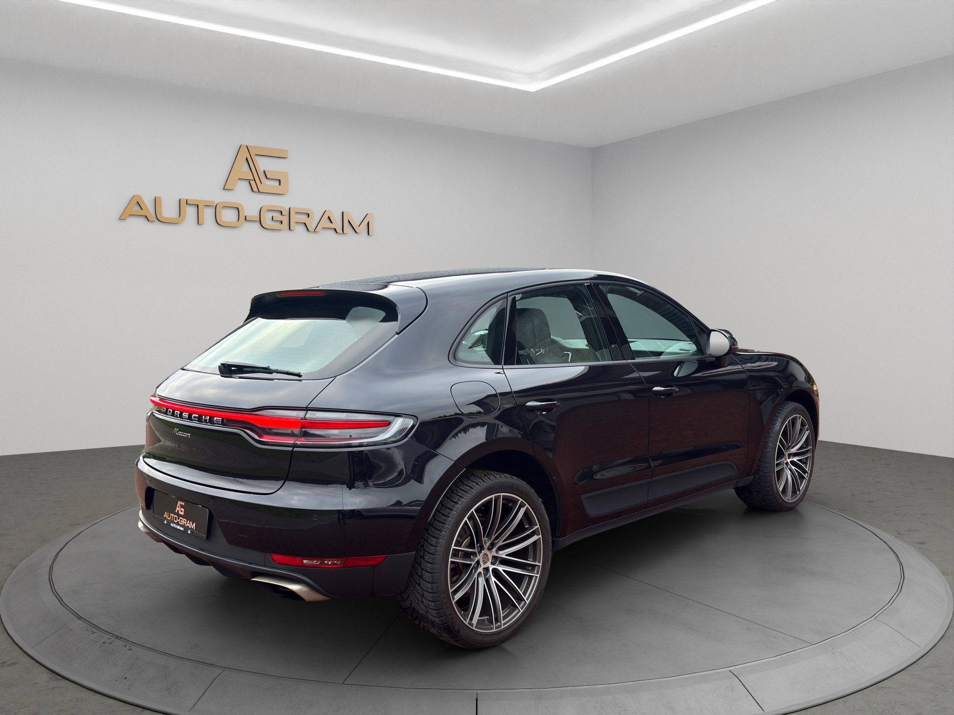 PORSCHE Macan PDK-image-4