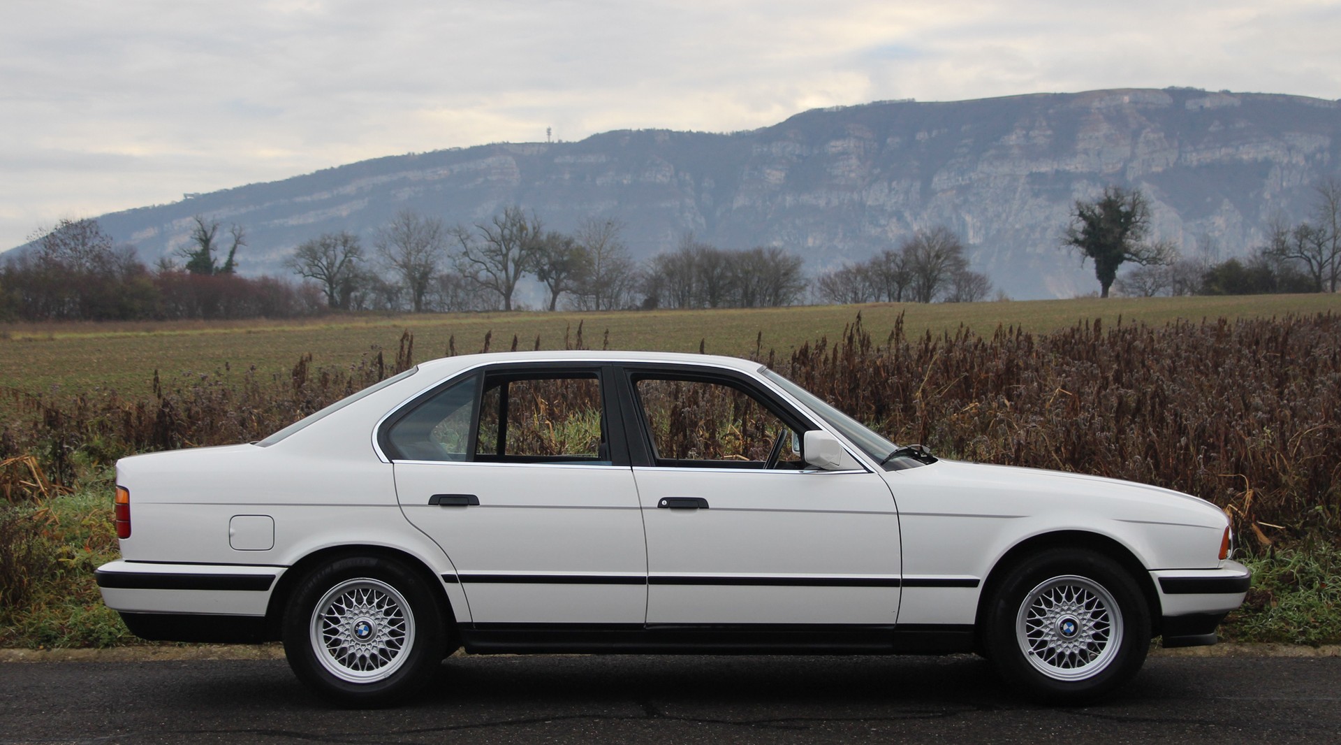BMW 525i A-image-23
