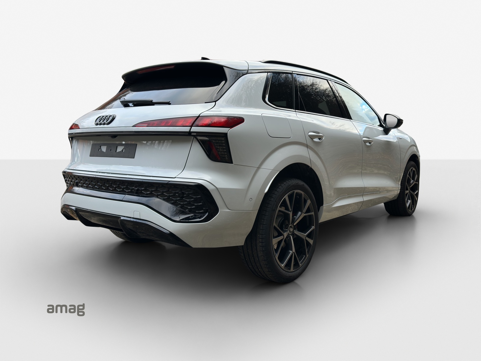 AUDI Q3 SUV 110 kW TFSI S tronic-image-4