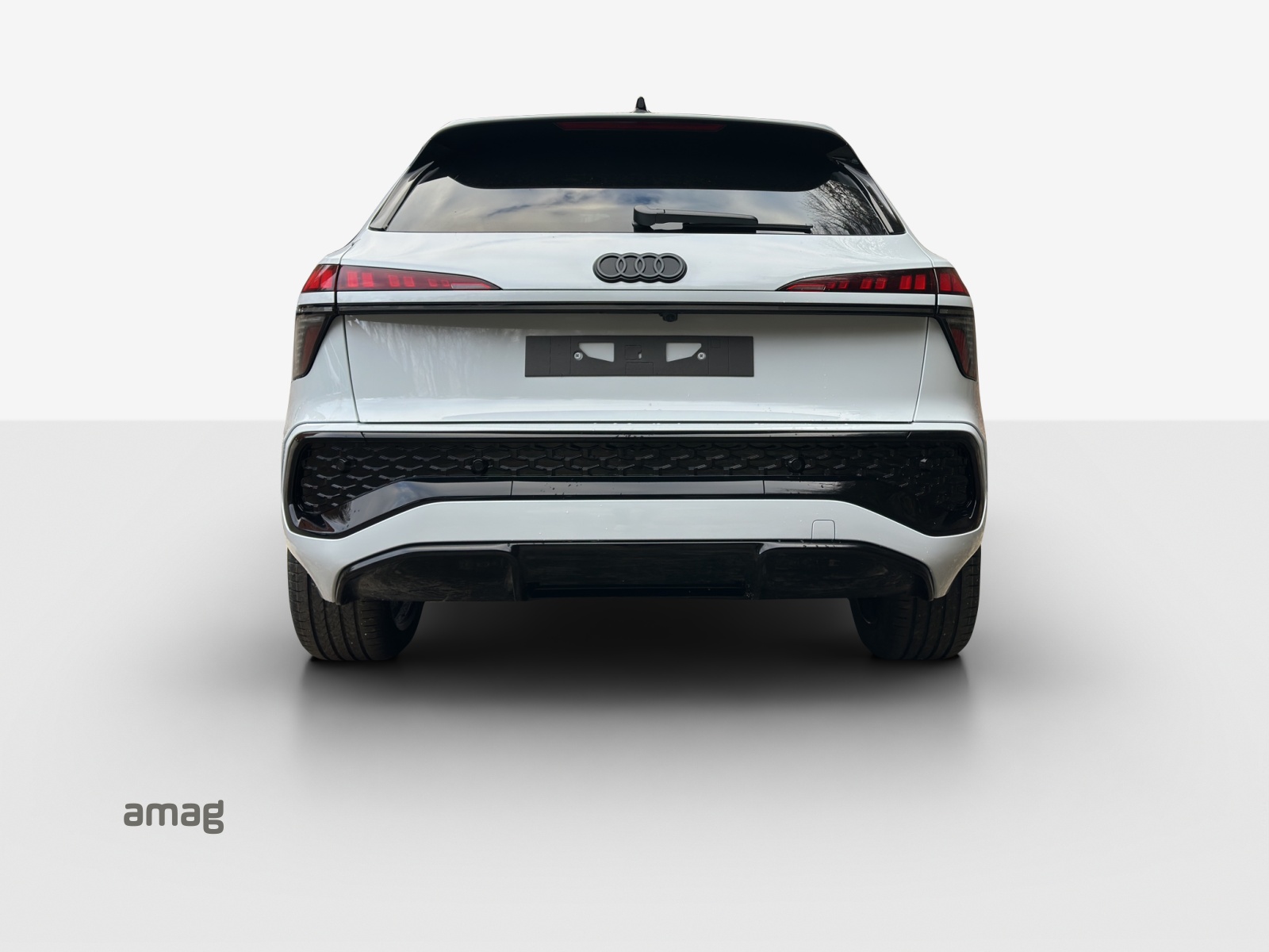 AUDI Q3 SUV 110 kW TFSI S tronic-image-3