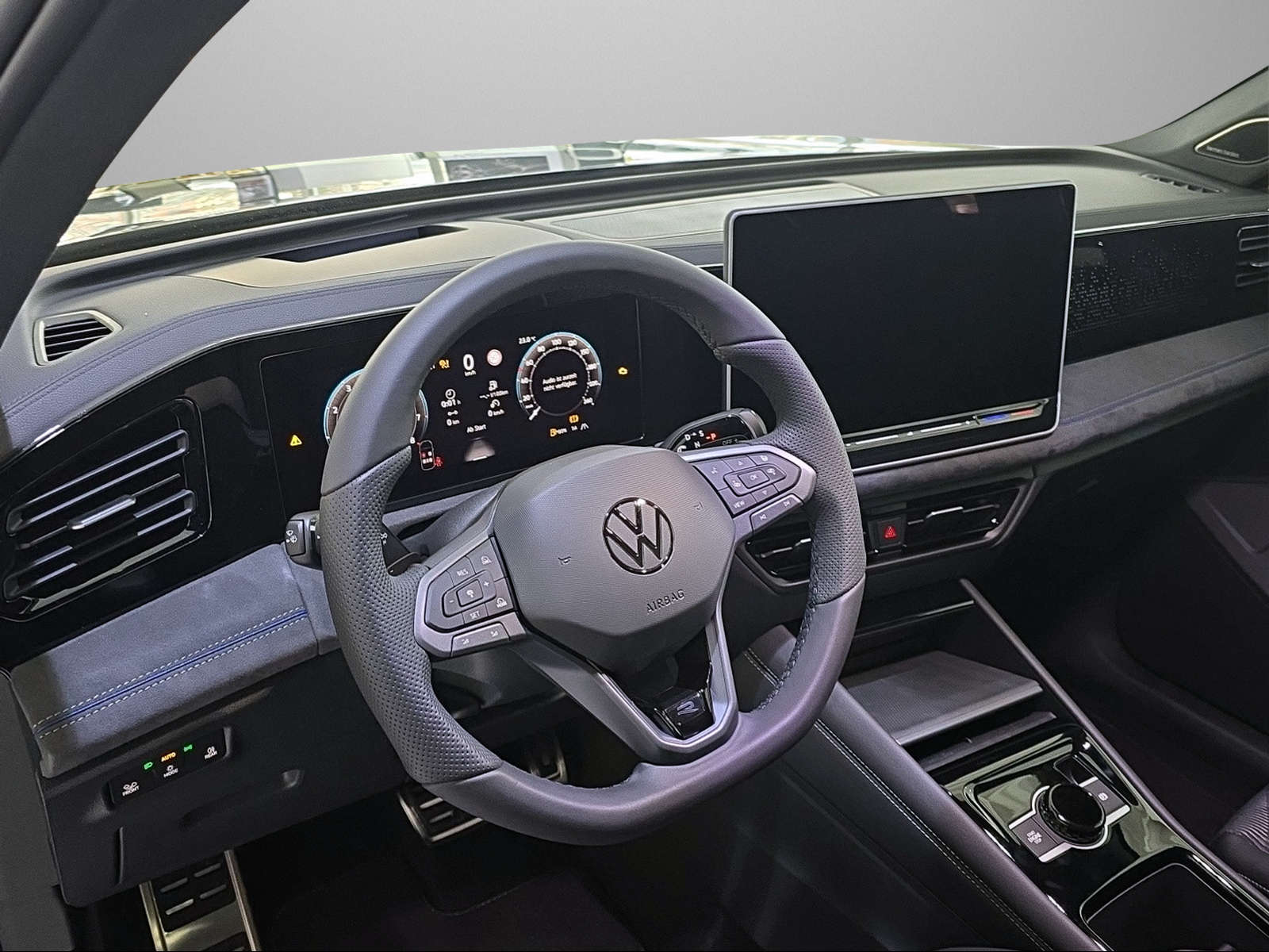 VW VW Tiguan R-Line-image-7