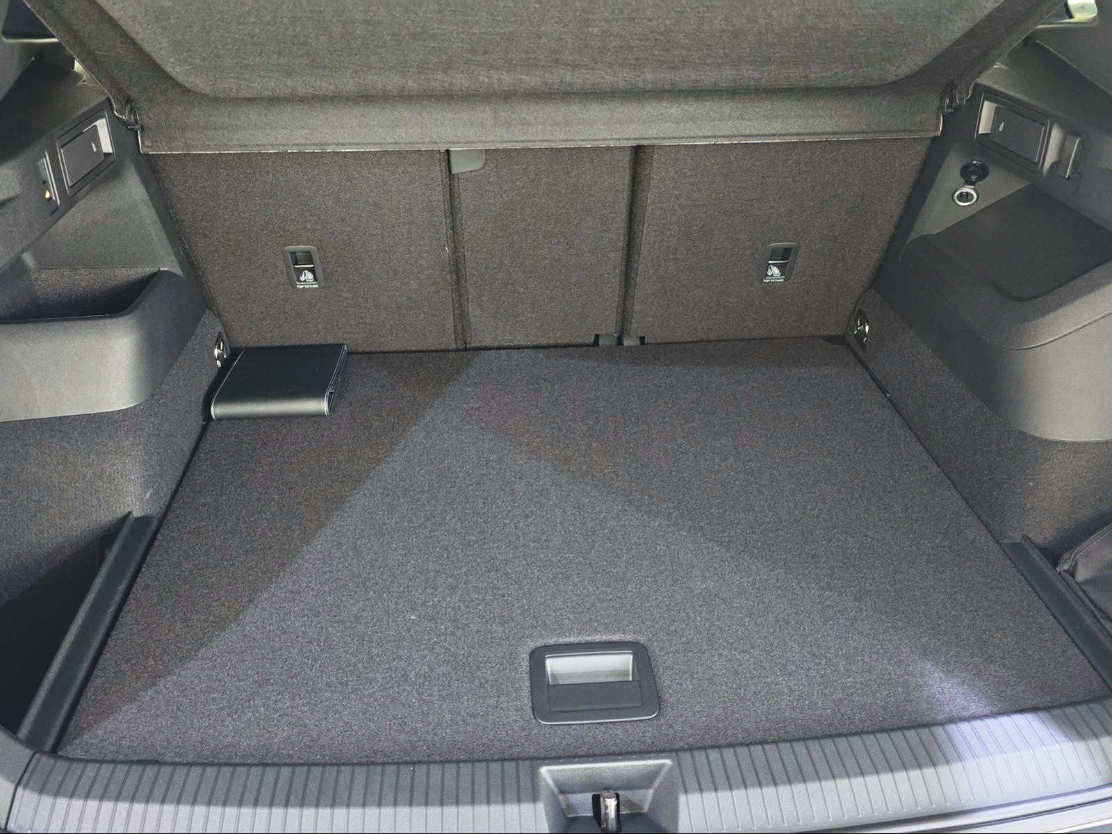 VW VW Tiguan R-Line-image-13