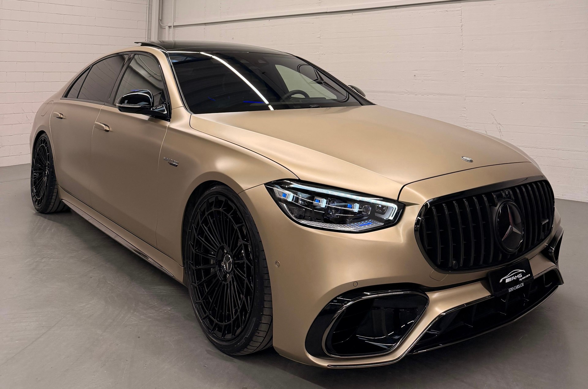 MERCEDES-BENZ S 63 AMG Limited Gold Matt Black E Performance 4Matic 802PS Lang Version Einzelstück Vollausstattung Gratisservice und Garantie-showroom-element-3