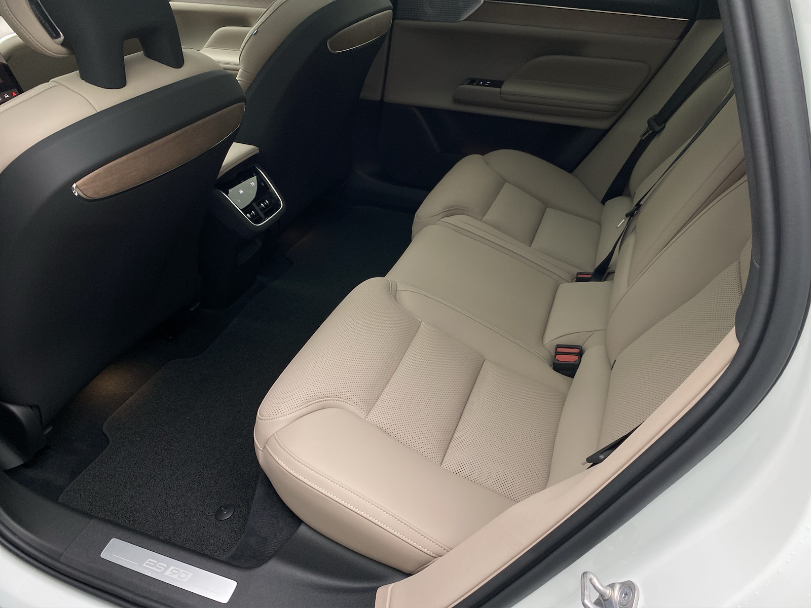 VOLVO ES90 Ultra-image-9