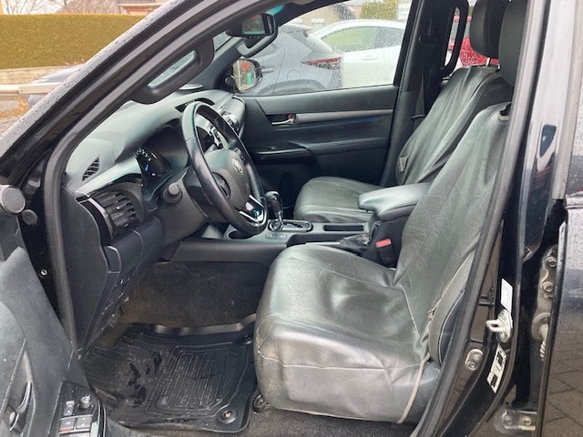 TOYOTA Hilux 2.8D-4D Invincible Double Cab 4x4 A-image-8