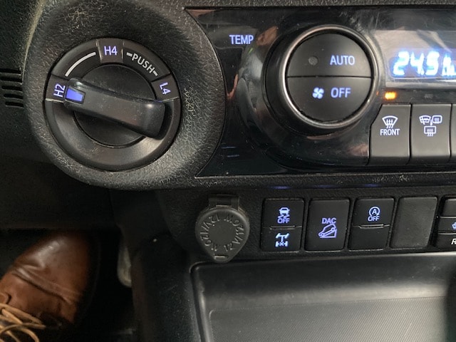 TOYOTA Hilux 2.8D-4D Invincible Double Cab 4x4 A-image-14