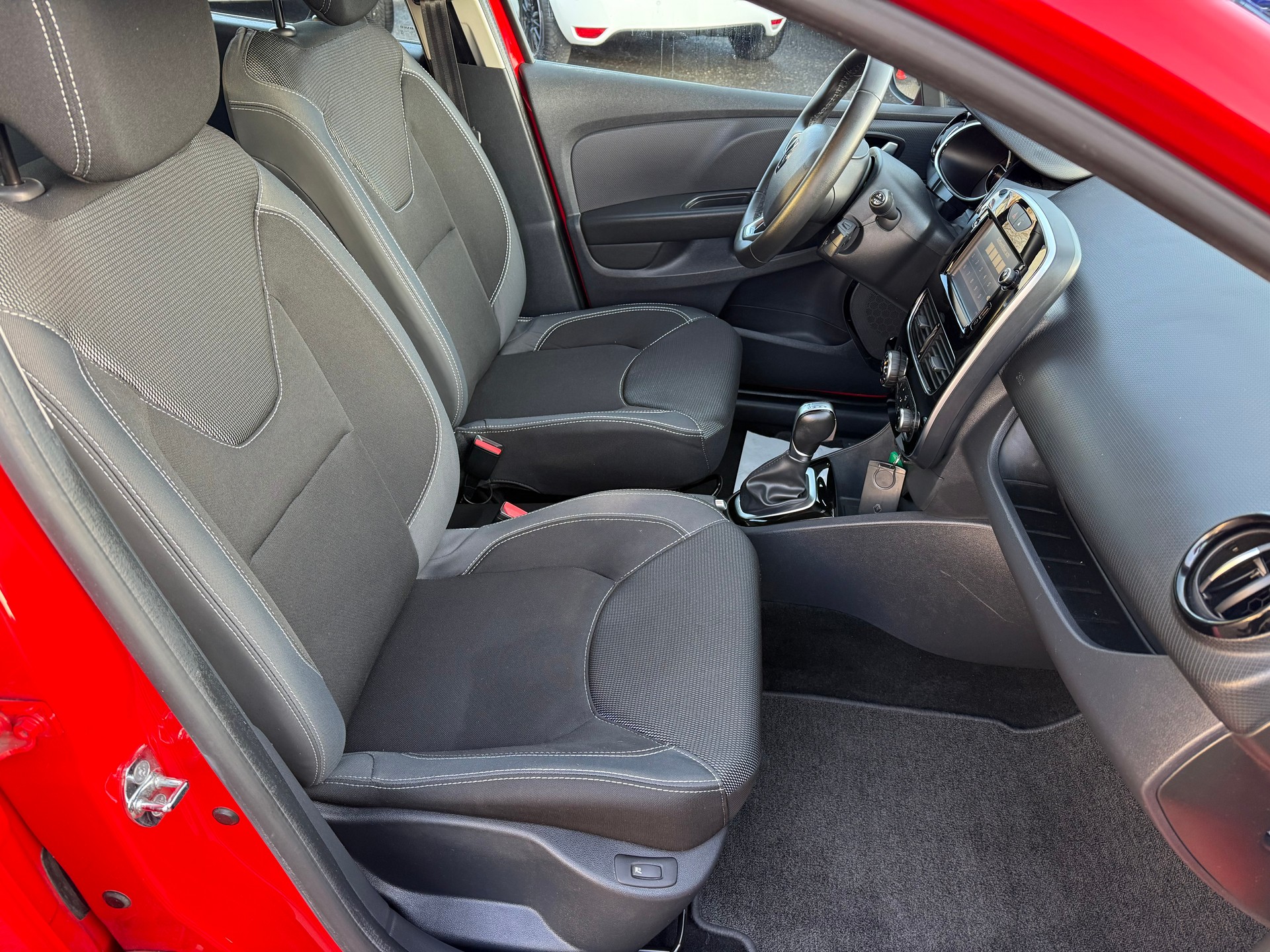 RENAULT Clio 1.5 dCi Business Line EDC-image-9