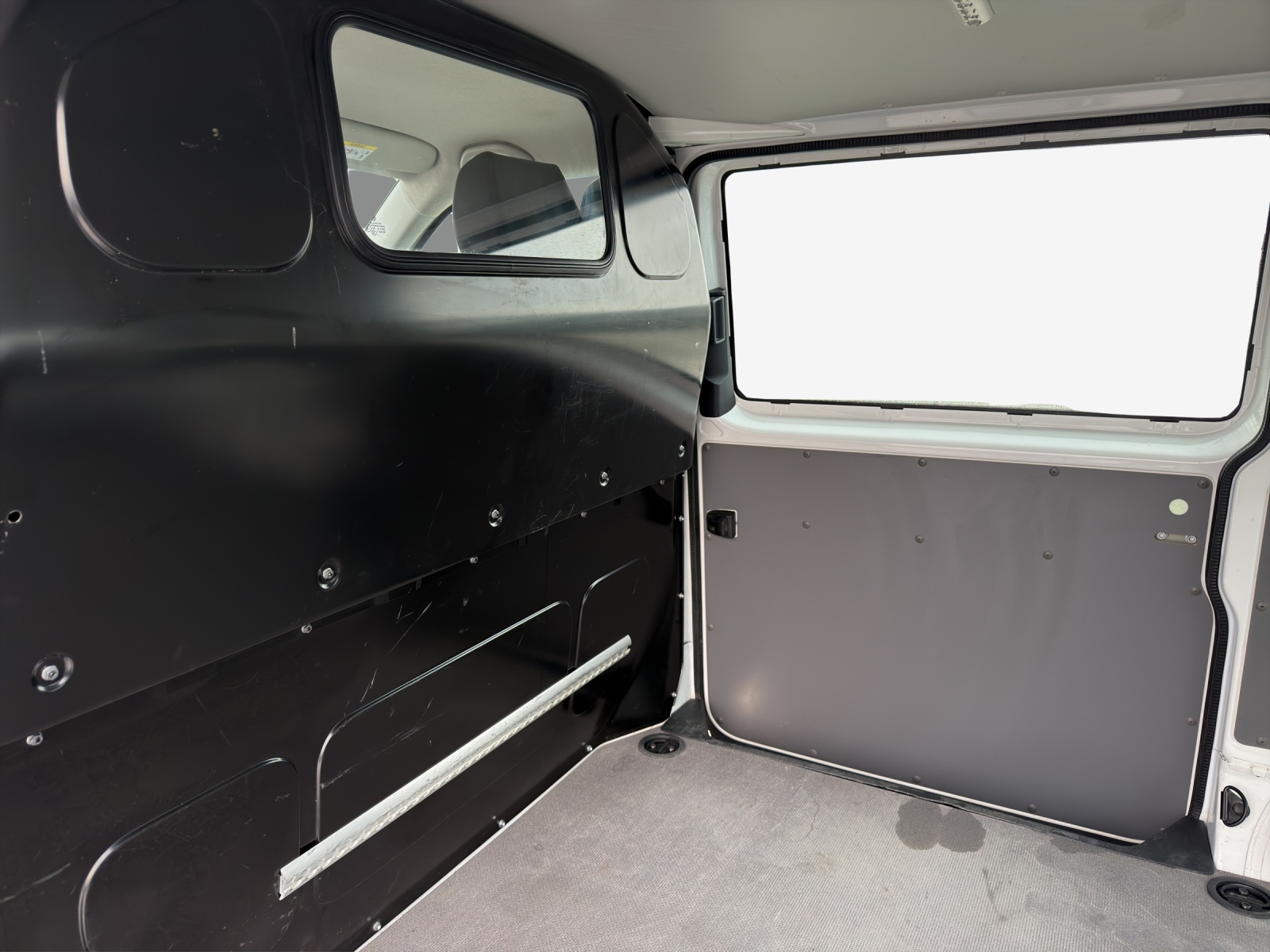 VW T6.1 2.0 TDI 4Motion-image-10