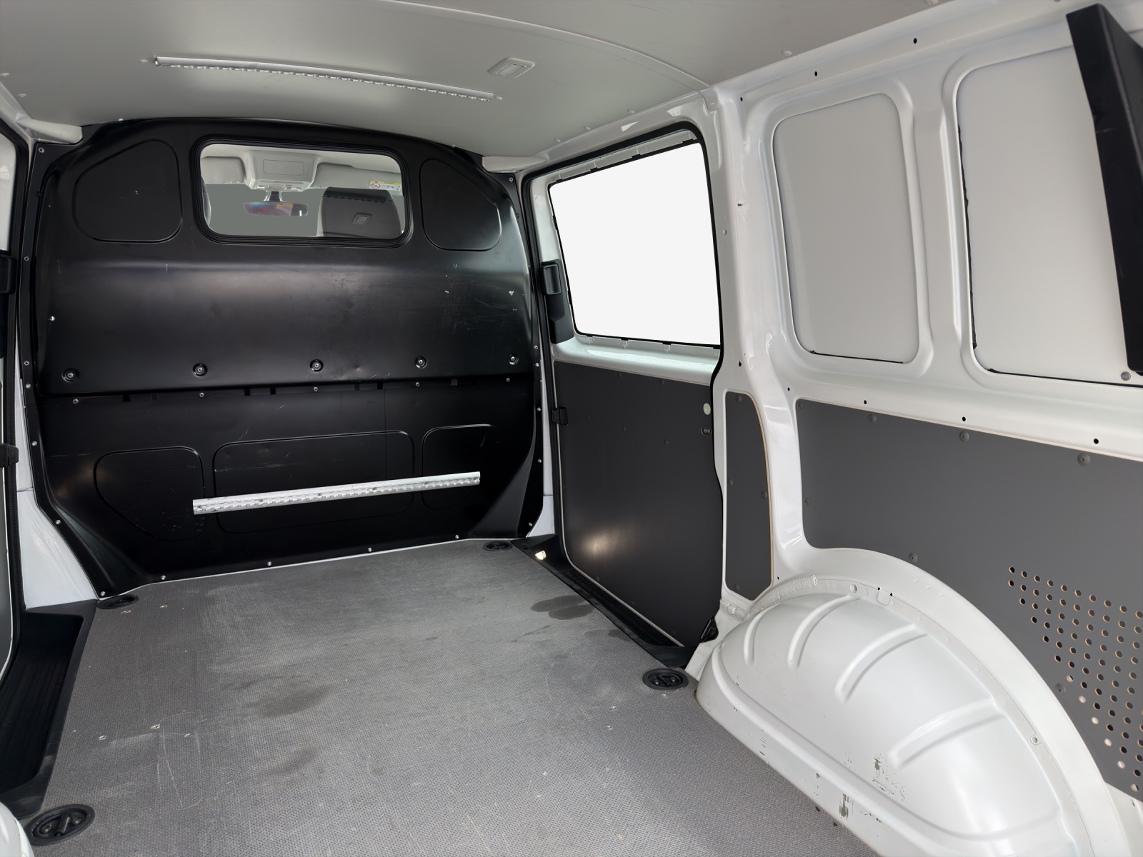 VW T6.1 2.0 TDI 4Motion-image-12