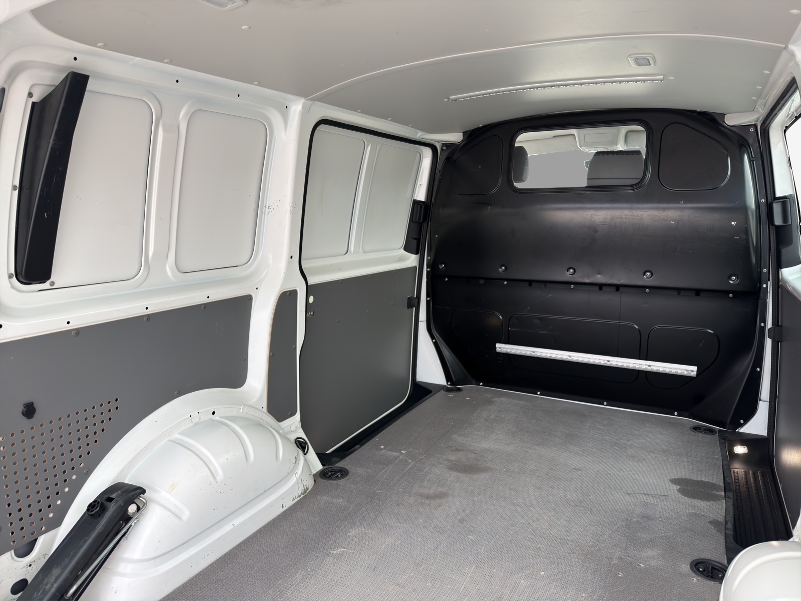 VW T6.1 2.0 TDI 4Motion-image-11