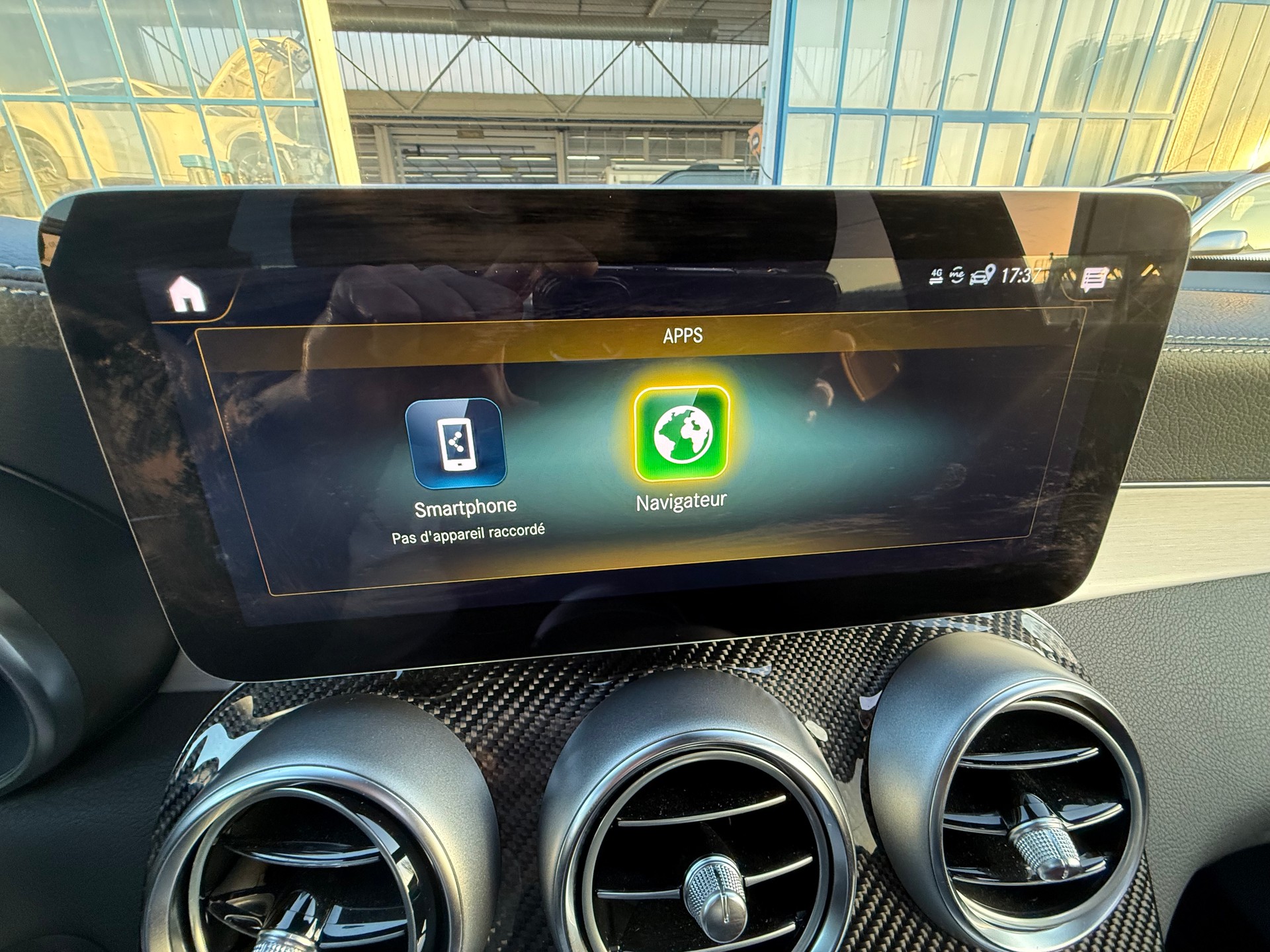 MERCEDES-BENZ GLC 300 e AMG Line 4Matic 9G-Tronic-image-12