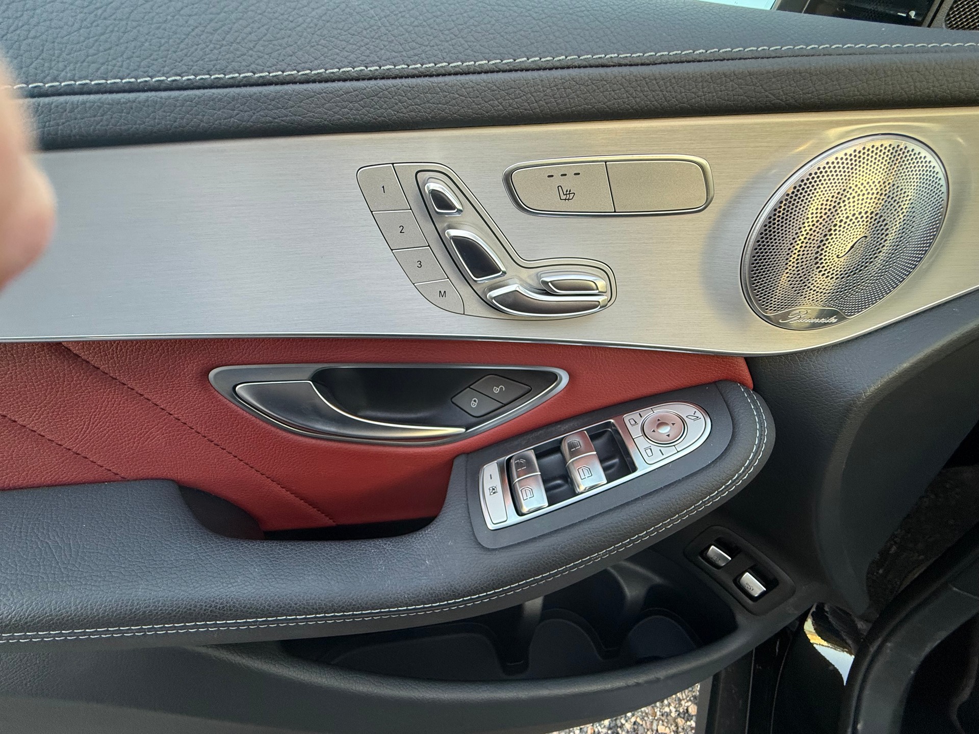 MERCEDES-BENZ GLC 300 e AMG Line 4Matic 9G-Tronic-image-7