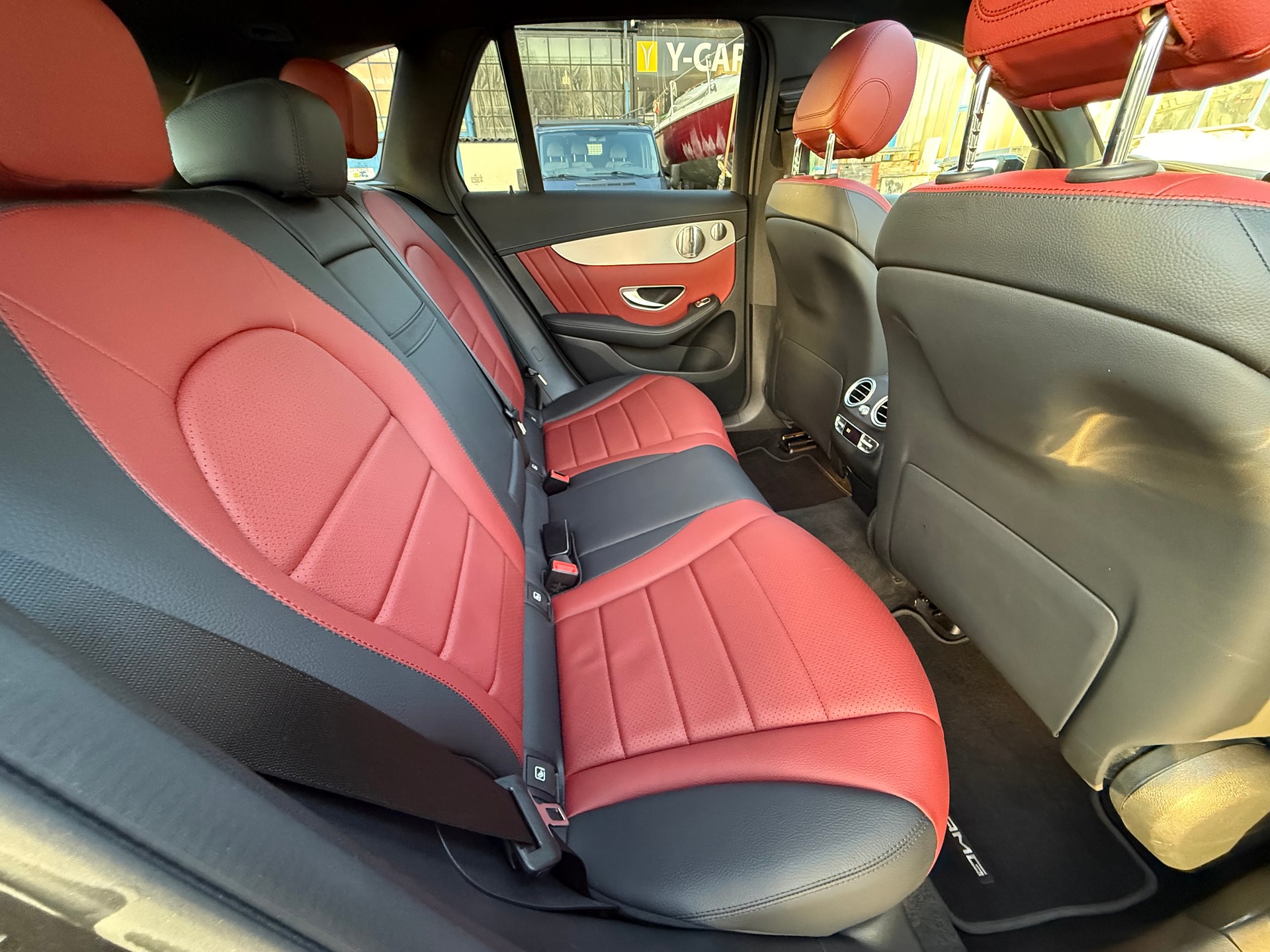 MERCEDES-BENZ GLC 300 e AMG Line 4Matic 9G-Tronic-image-8