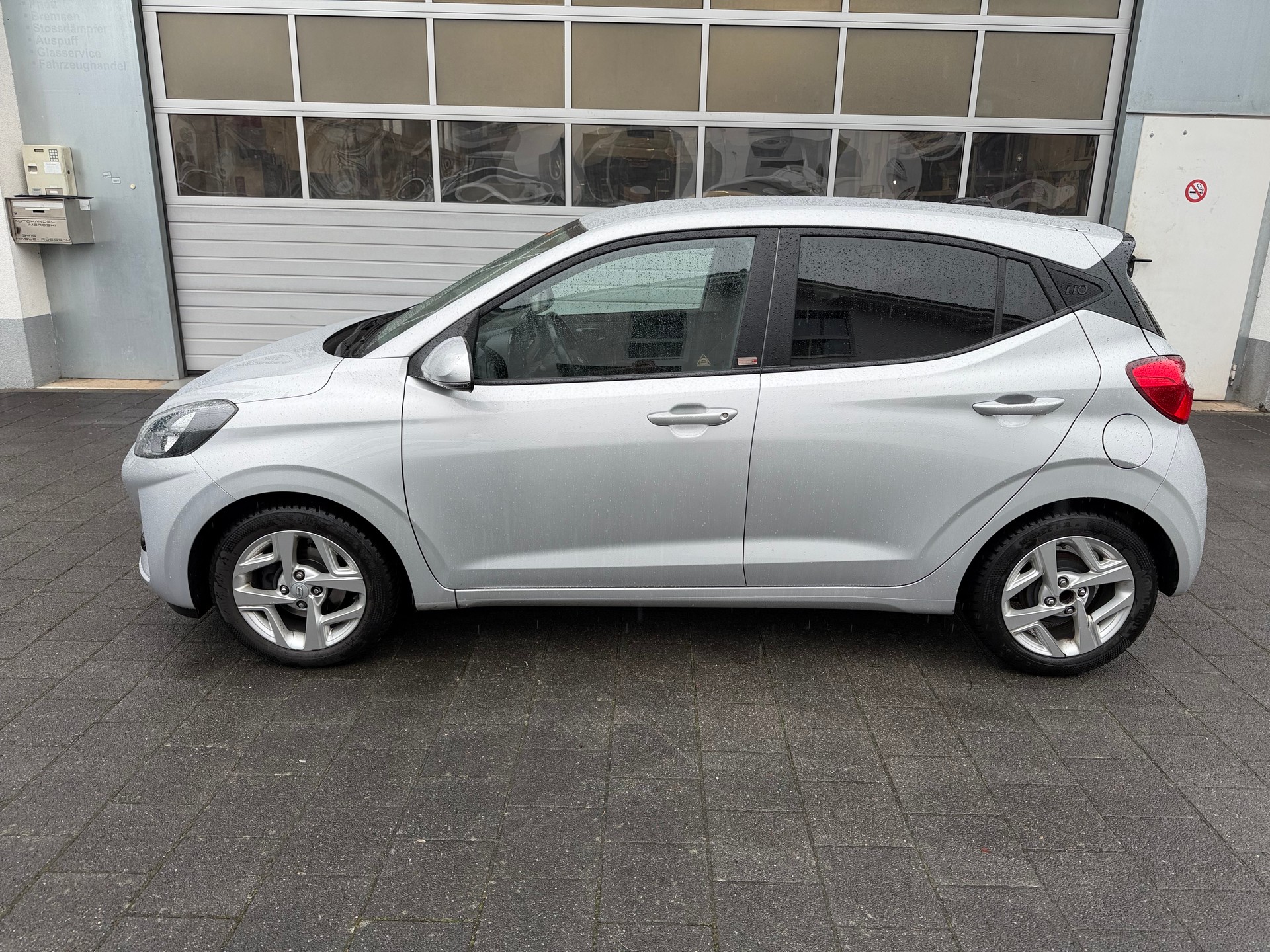 HYUNDAI i10 1.2 Amplia Automat-image-3