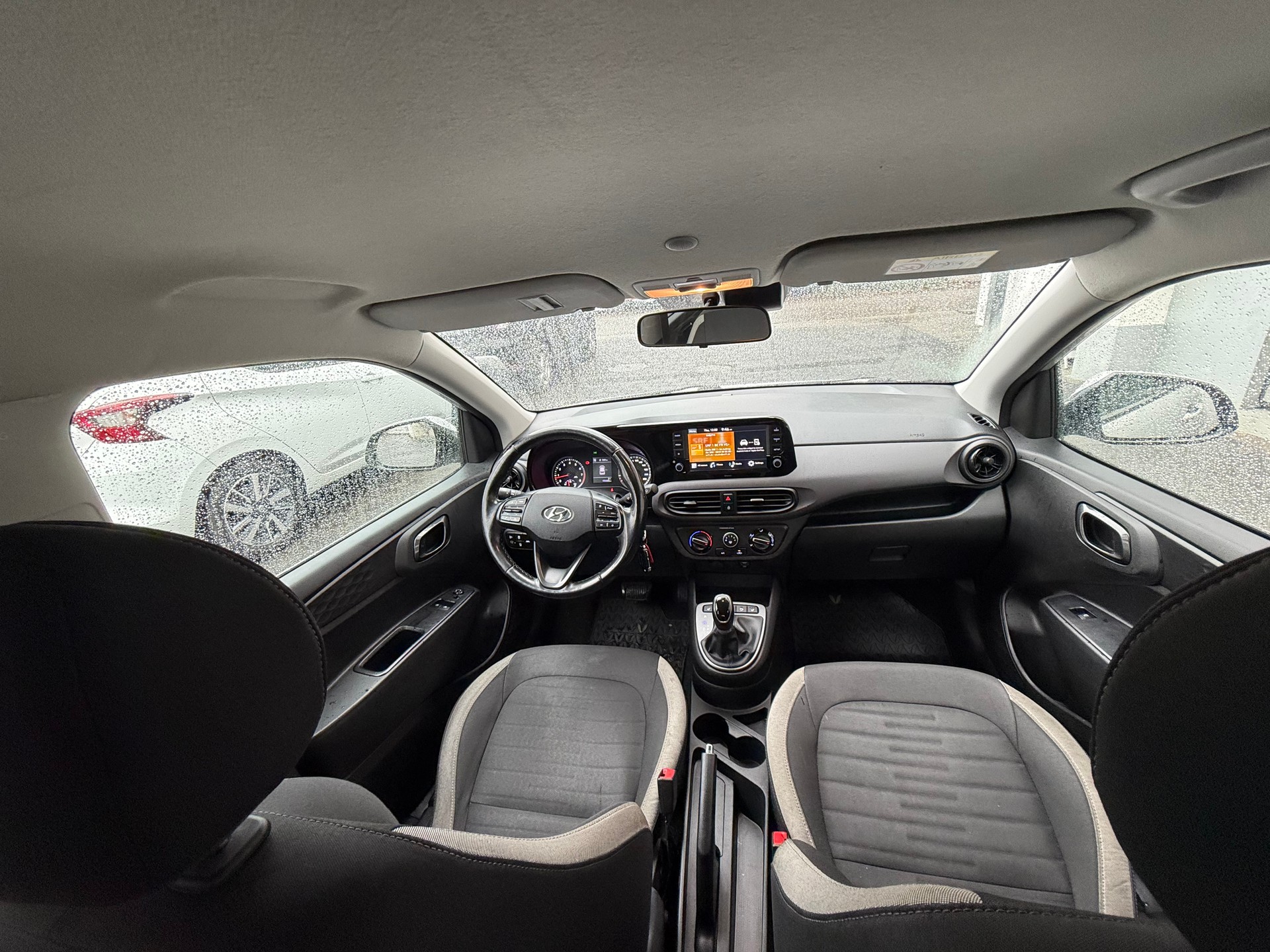 HYUNDAI i10 1.2 Amplia Automat-image-9