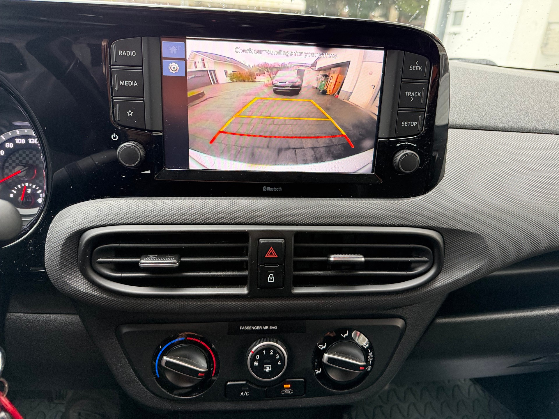 HYUNDAI i10 1.2 Amplia Automat-image-10