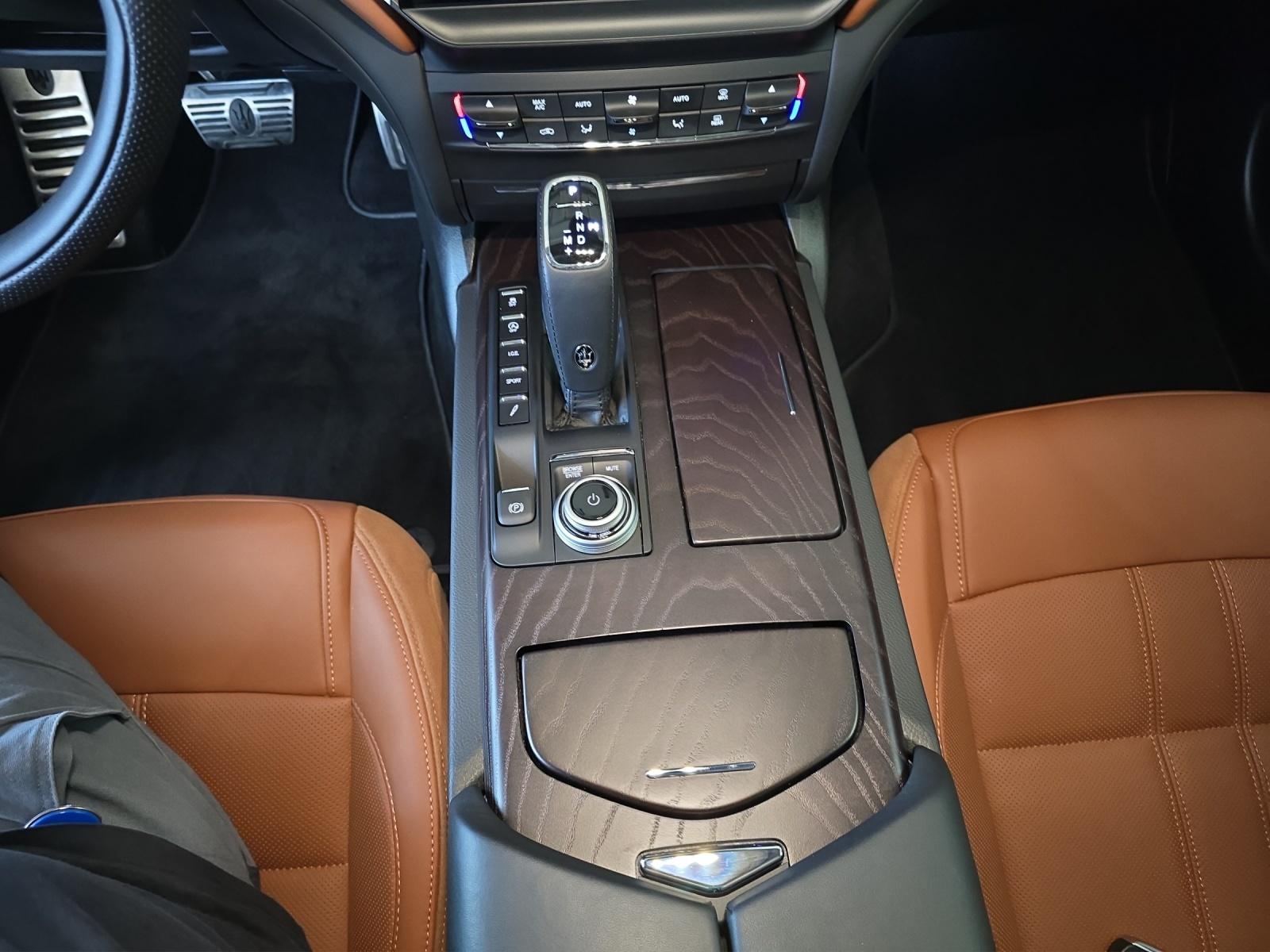 MASERATI Ghibli 3.0 V6 S Modena Q4-image-15