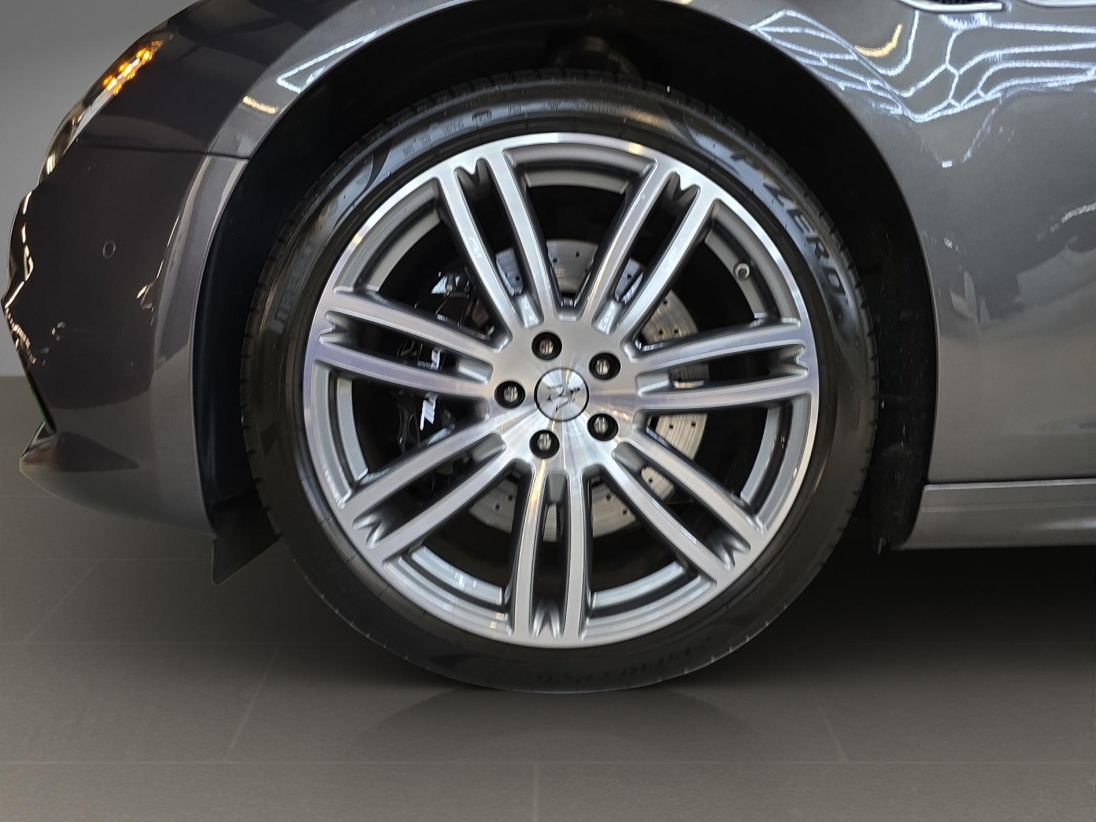MASERATI Ghibli 3.0 V6 S Modena Q4-image-16