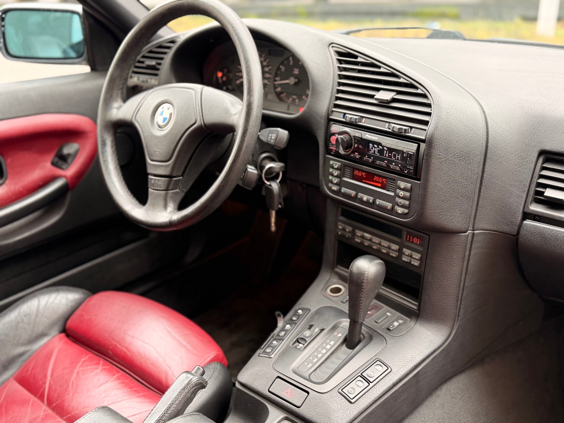 BMW 328i A Cabrio Exclusiv-image-7