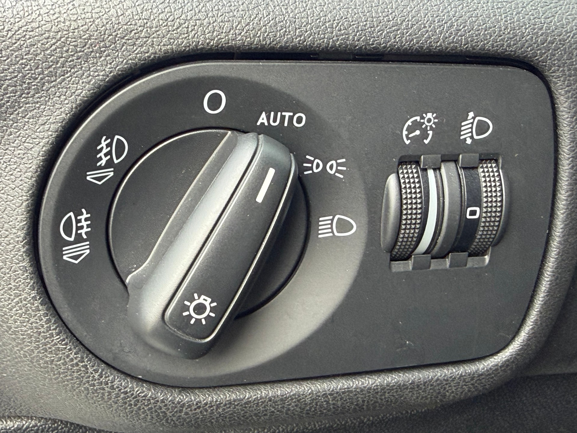 AUDI A1 Sportback 1.4 TFSI Attraction-image-12