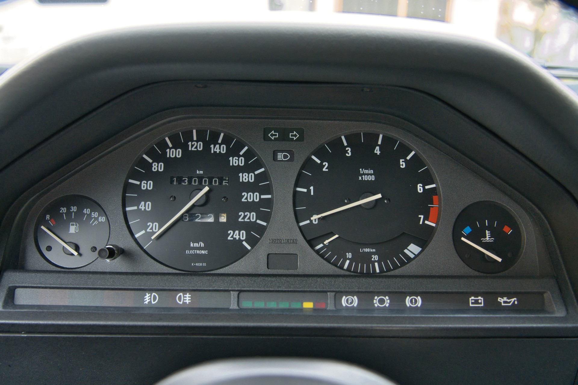BMW 320i Edition-image-9