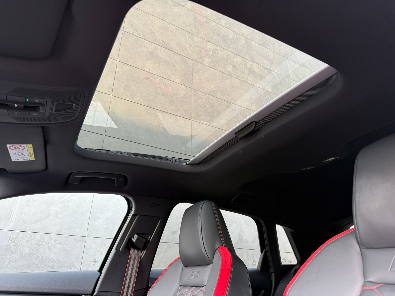 AUDI RS3 Sportback 2.5 TSI quattro S-tronic-image-12