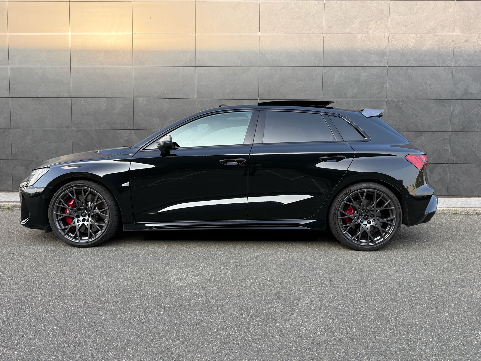 AUDI RS3 Sportback 2.5 TSI quattro S-tronic-image-2