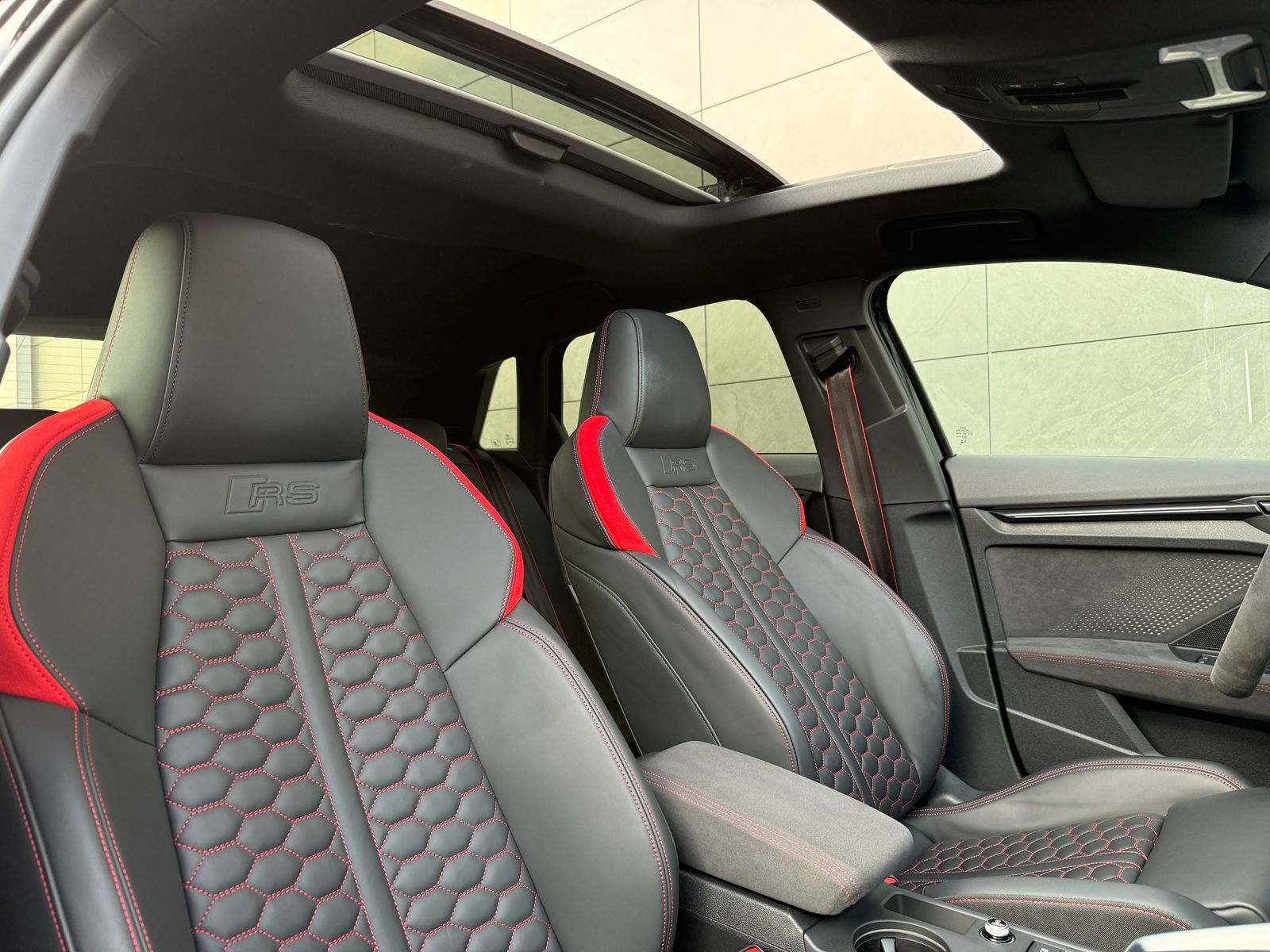 AUDI RS3 Sportback 2.5 TSI quattro S-tronic-image-8