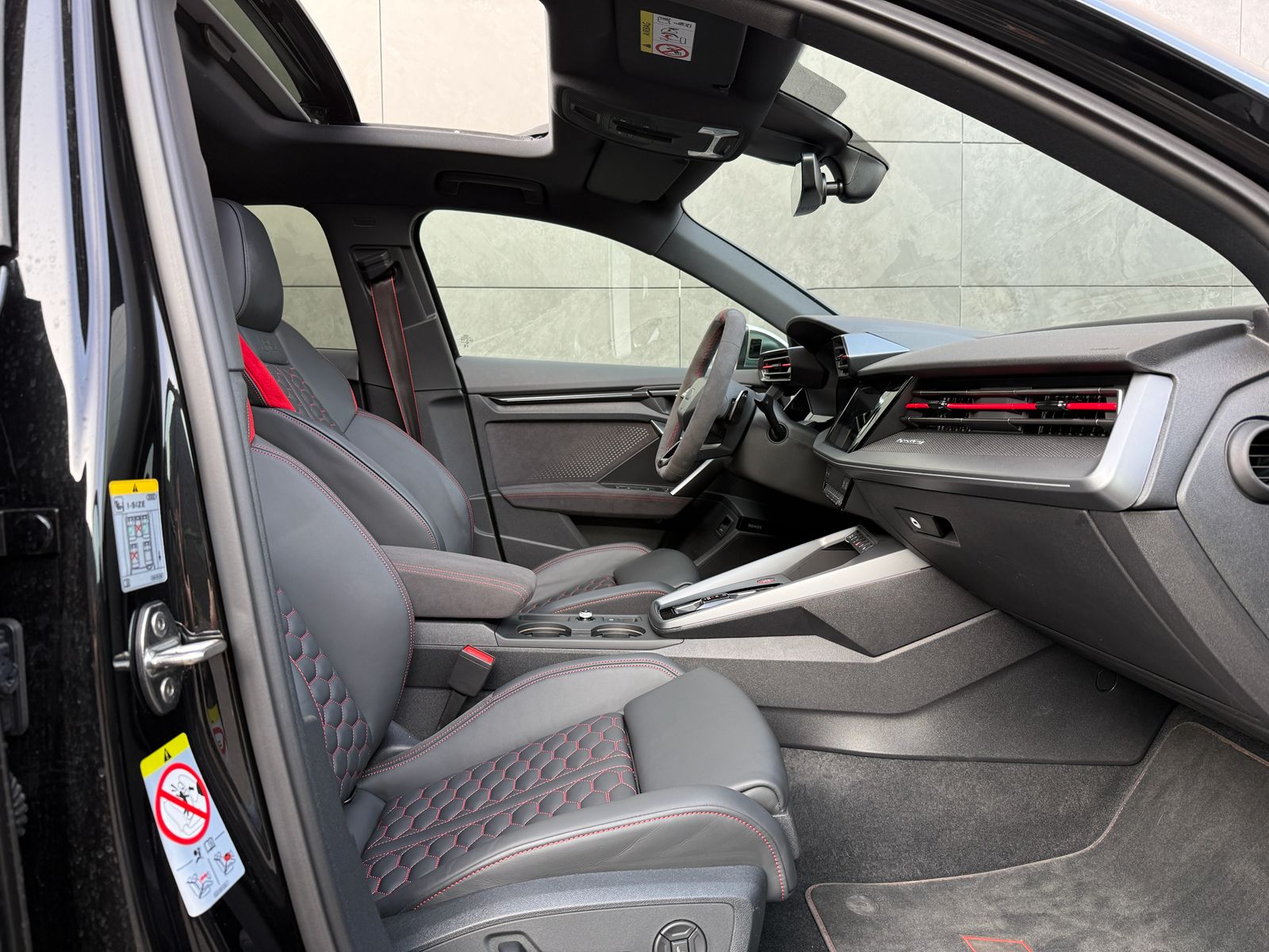 AUDI RS3 Sportback 2.5 TSI quattro S-tronic-image-5