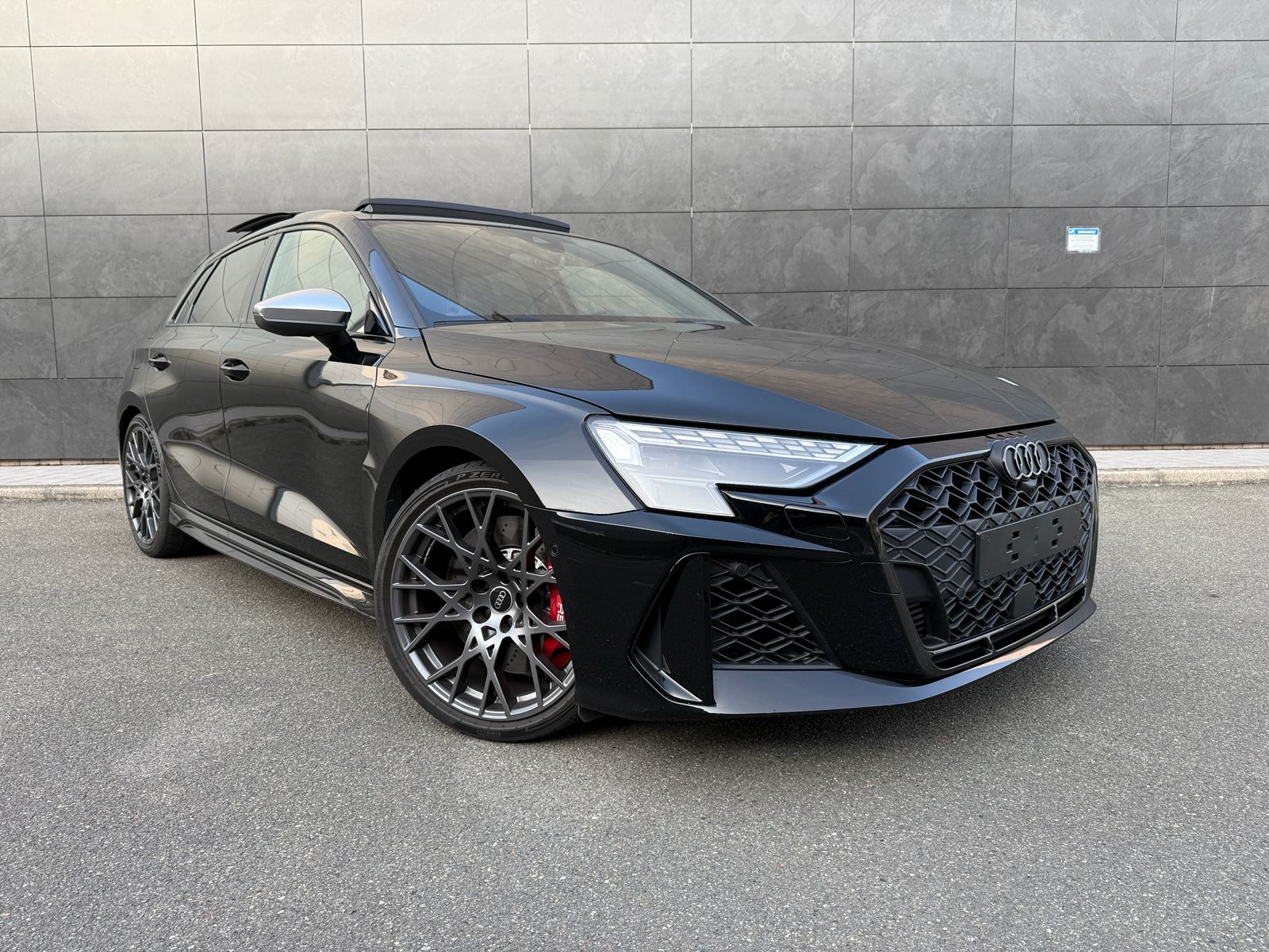 AUDI RS3 Sportback 2.5 TSI quattro S-tronic-image-3
